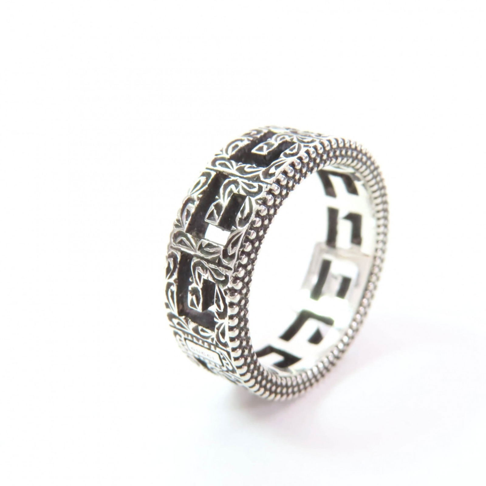 Ring Gucci Band: Ring Gucci Band This listing features Ring Gucci Band. Item specifics are provided below. Item Specifics: Brand: Gucci Type: Band Ring Gender: Women Metal: Silver Metal Purity: Silver925 Brand Size: