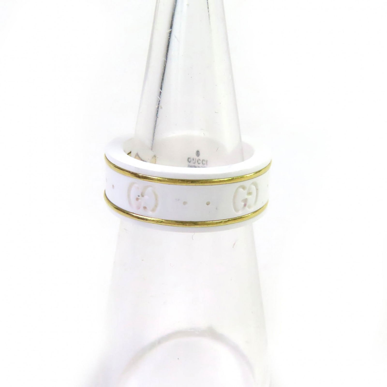 Ceramic Gucci Band Ring: Ceramic Gucci Band Ring This listing features Ceramic Gucci Band Ring. Item specifics are provided below. Item Specifics: Brand: Gucci Type: Band Ring Gender: Women Color: White Material: Ceramic