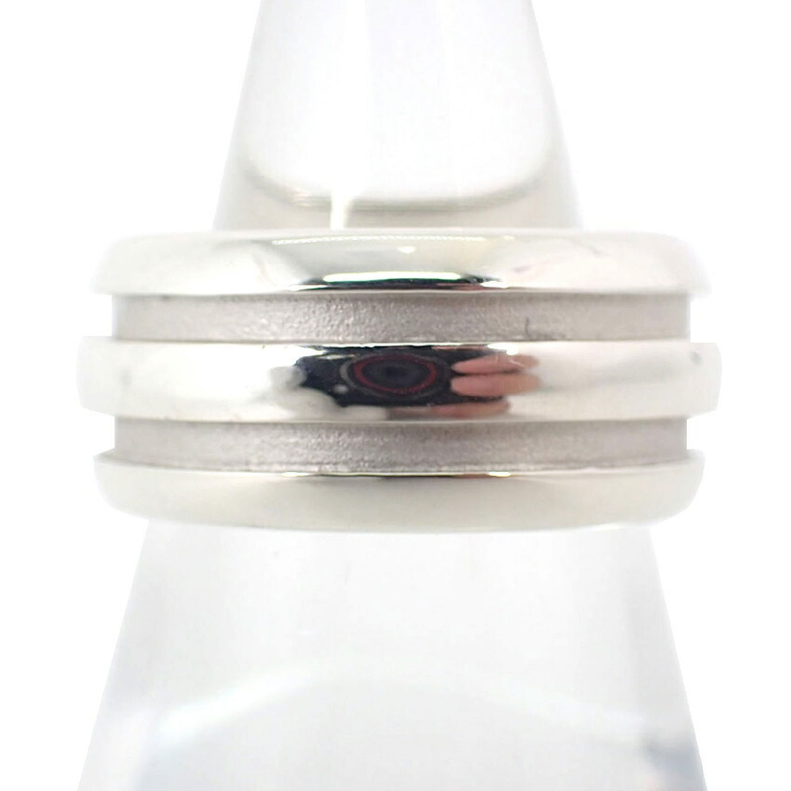 925 Tiffany Band Ring Sterling Silver: 925 Tiffany Band Ring Sterling Silver This listing features 925 Tiffany Band Ring Sterling Silver. Item specifics are provided below. Item Specifics: Brand: Tiffany Type: Band Ring Gender: Women Mater