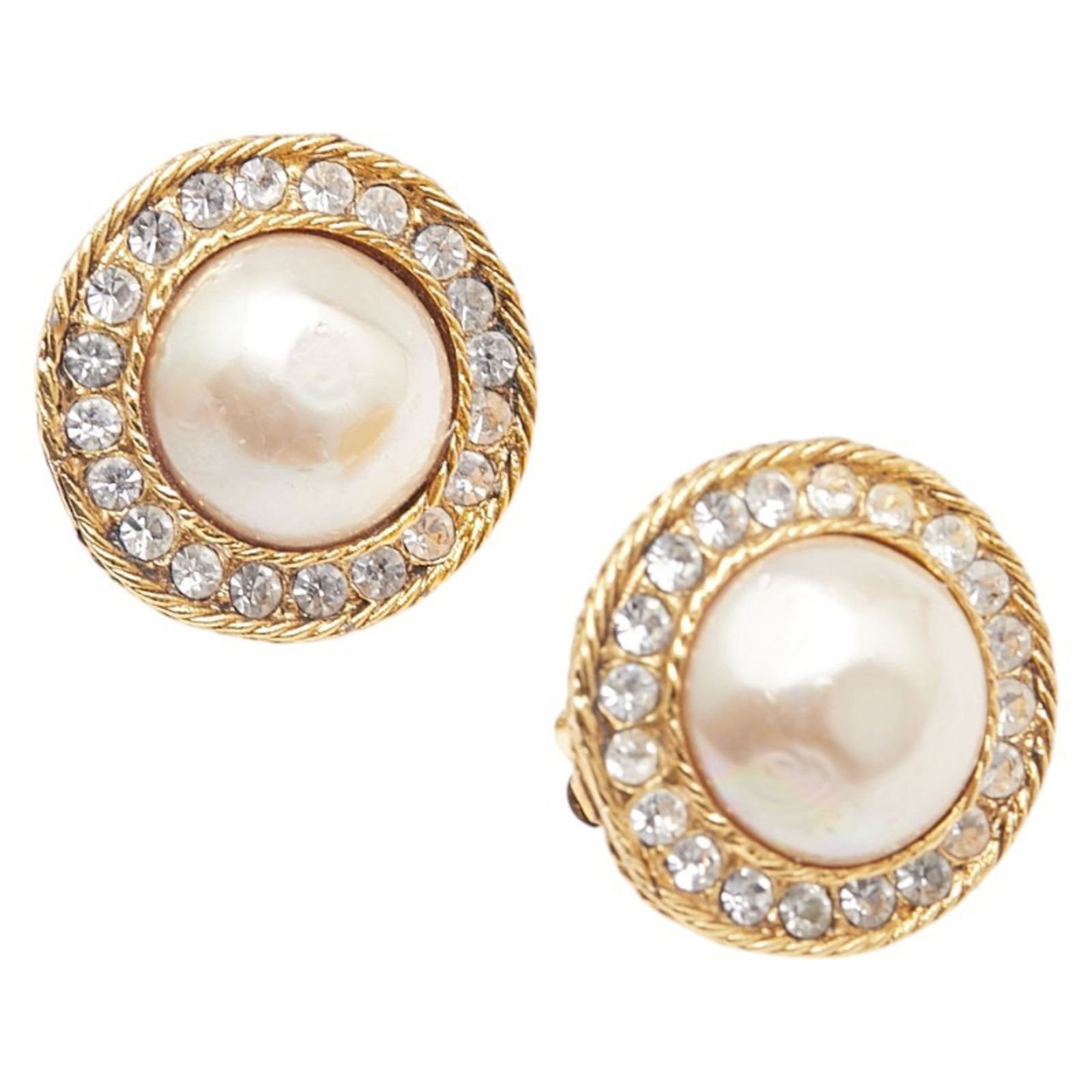 Earrings Chanel Clip: Earrings Chanel Clip This listing features Earrings Chanel Clip. Item specifics are provided below. Item Specifics: Brand: Chanel Type: Clip Earrings Gender: Women Color: Gold Size (Hxwxd): 22.40mm x