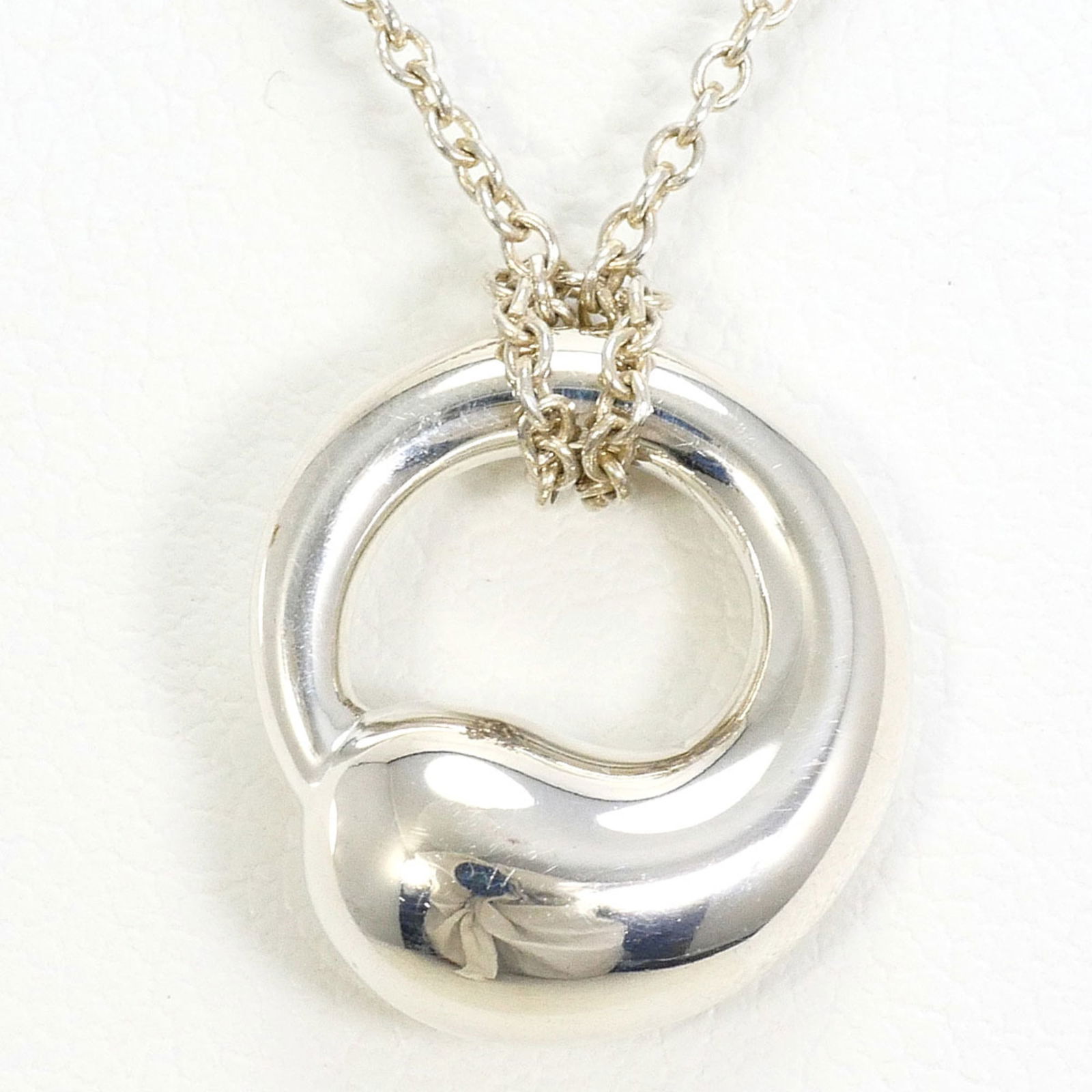 Like New - Tiffany & Co. 925 Sterling Silver Necklace - Approx. 40cm - Total Weight: 3.9g: Like New - Tiffany & Co. 925 Sterling Silver Necklace - Approx. 40cm - Total Weight: 3.9g This listing features Like New - Tiffany & Co. 925 Sterling Silver Necklace - Approx. 40cm - Total Weight: