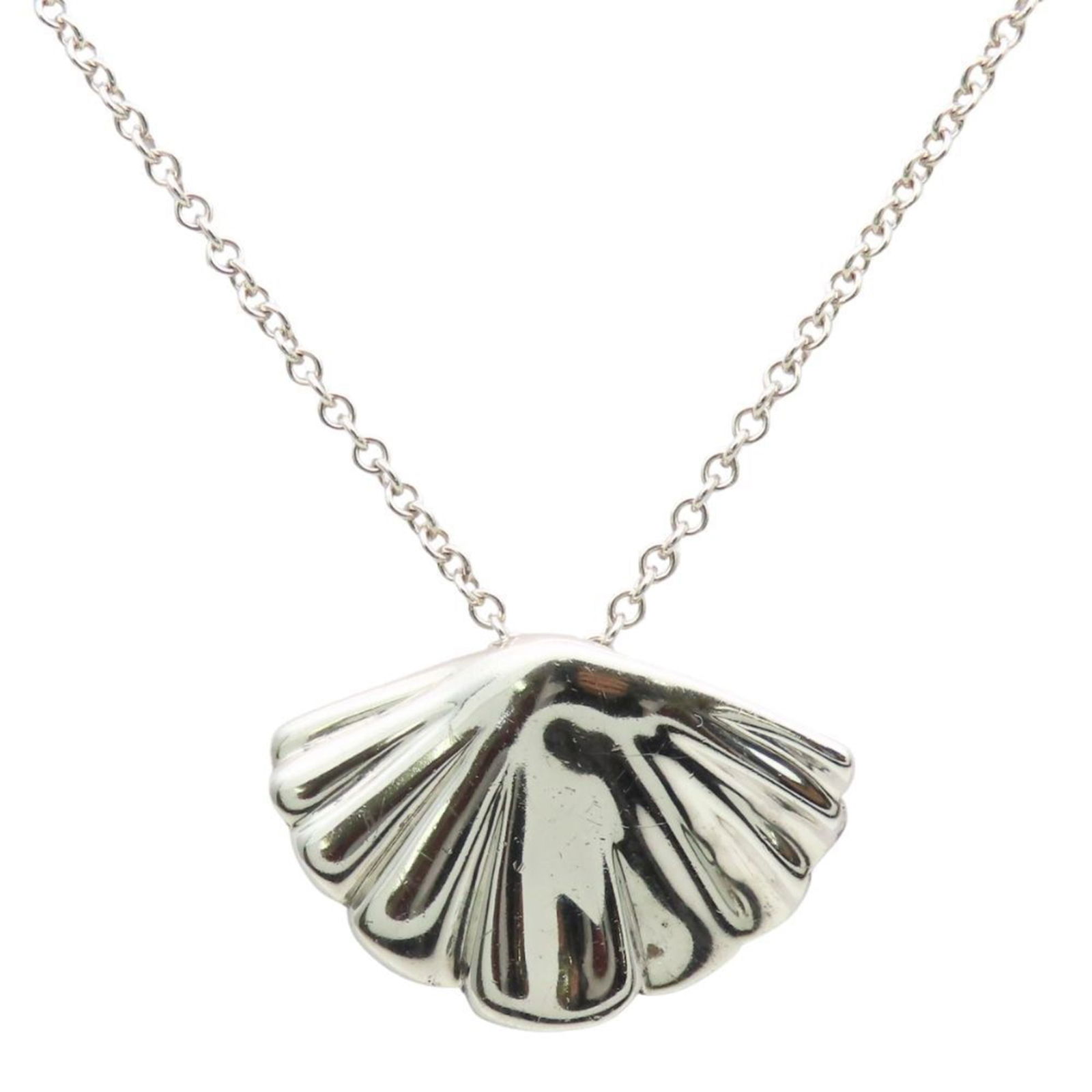 women. Tiffany & Co. shell necklace in sterling silver with an Elsa Peretti pendant for: women. Tiffany & Co. shell necklace in sterling silver with an Elsa Peretti pendant for This listing features women. Tiffany & Co. shell necklace in sterling silver with an Elsa Peretti pendant for.