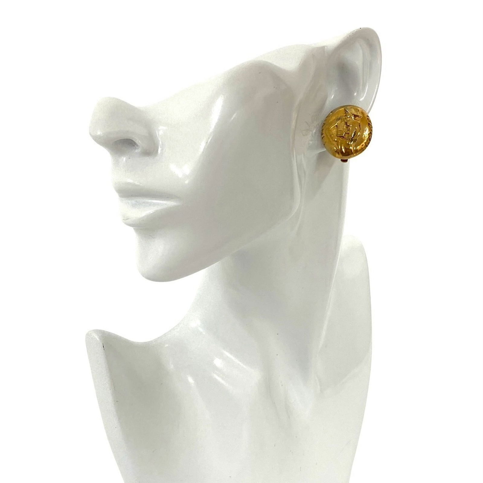 Plating Chanel Clip Earrings Gold: Plating Chanel Clip Earrings Gold This listing features Plating Chanel Clip Earrings Gold. Item specifics are provided below. Item Specifics: Brand: Chanel Type: Clip Earrings Gender: Women