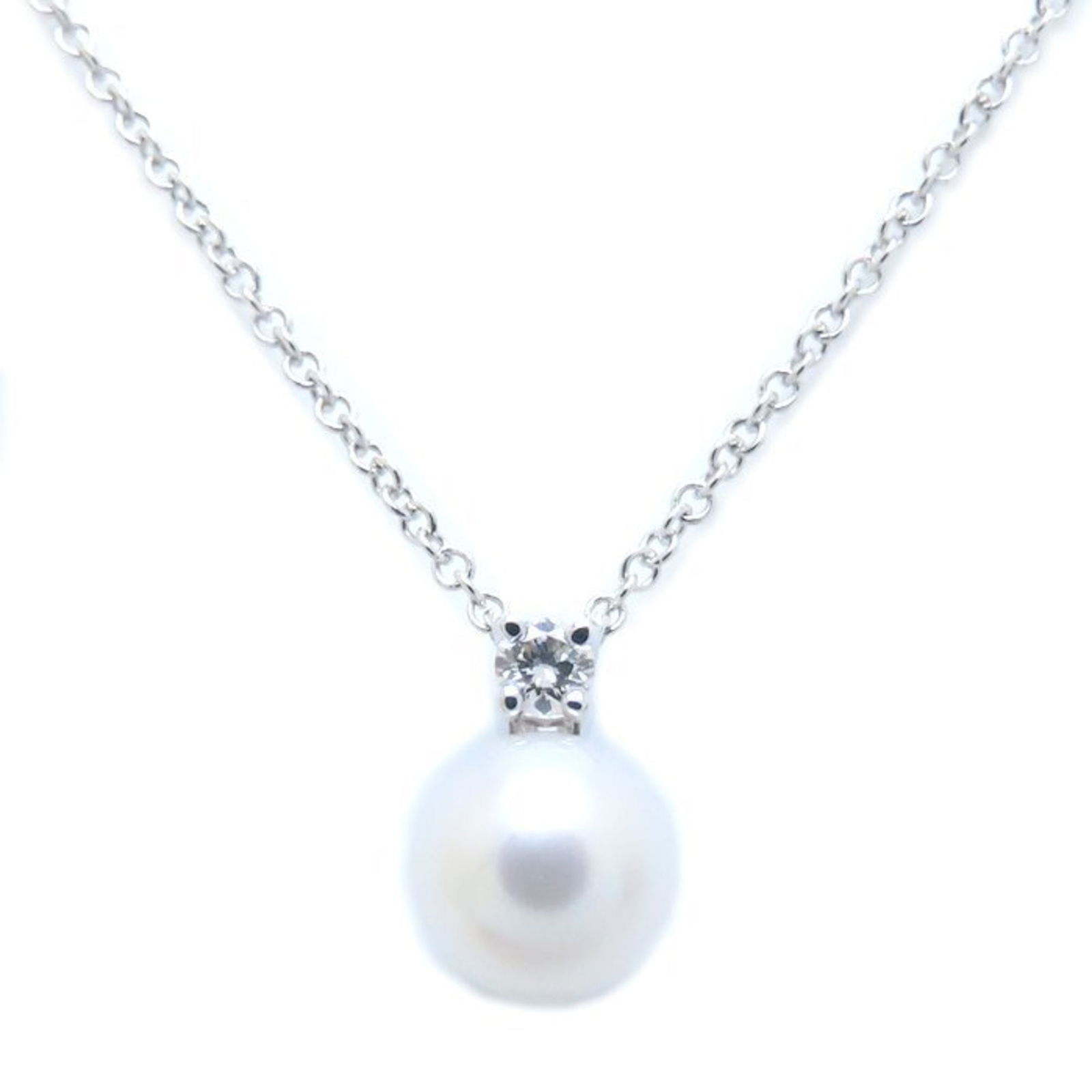 294015 - TIFFANY & Co. Tiffany Signature Pearl Necklace with 6.6mm and Diamonds - 18K White Gold: 294015 - TIFFANY & Co. Tiffany Signature Pearl Necklace with 6.6mm and Diamonds - 18K White Gold This listing features 294015 - TIFFANY & Co. Tiffany Signature Pearl Necklace with 6.6mm and Diamonds