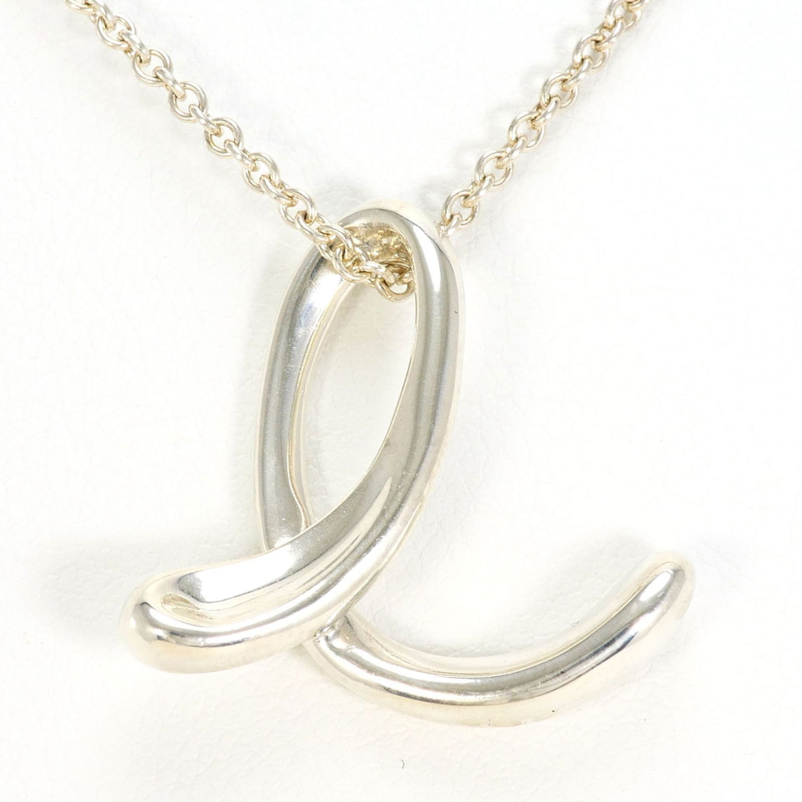 Like New - Tiffany & Co. 925 Sterling Silver Necklace - Approx. 76cm - Total Weight: 8.2g: Like New - Tiffany & Co. 925 Sterling Silver Necklace - Approx. 76cm - Total Weight: 8.2g This listing features Like New - Tiffany & Co. 925 Sterling Silver Necklace - Approx. 76cm - Total Weight: