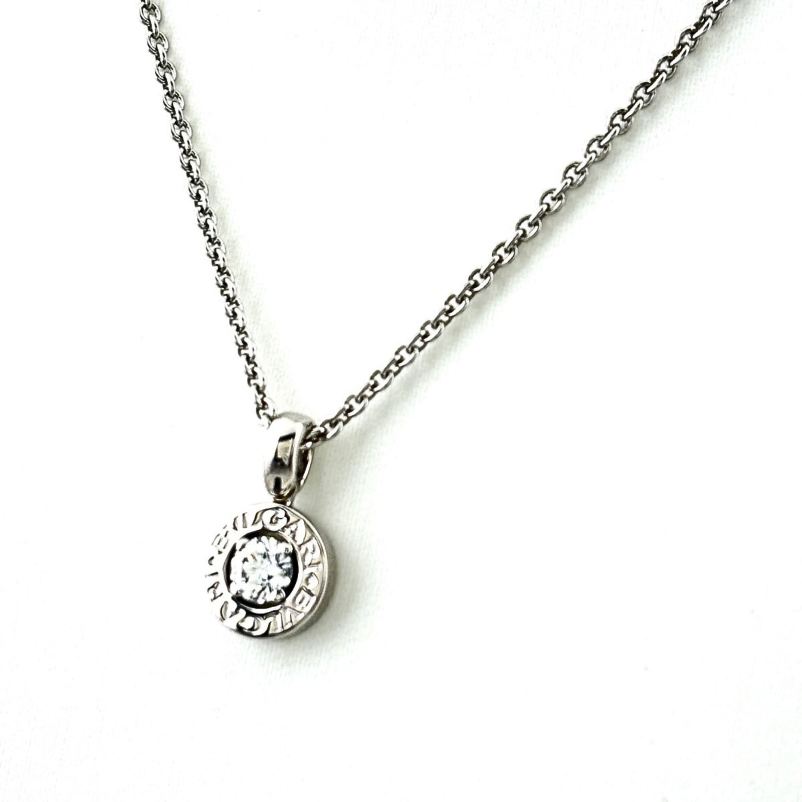 Women's BVLGARI Necklace Pendant Diamond 750: Women's BVLGARI Necklace Pendant Diamond 750 This listing features Women's BVLGARI Necklace Pendant Diamond 750. Item specifics are provided below. Item Specifics: Brand: Bvlgari Necklace Type: Neckla