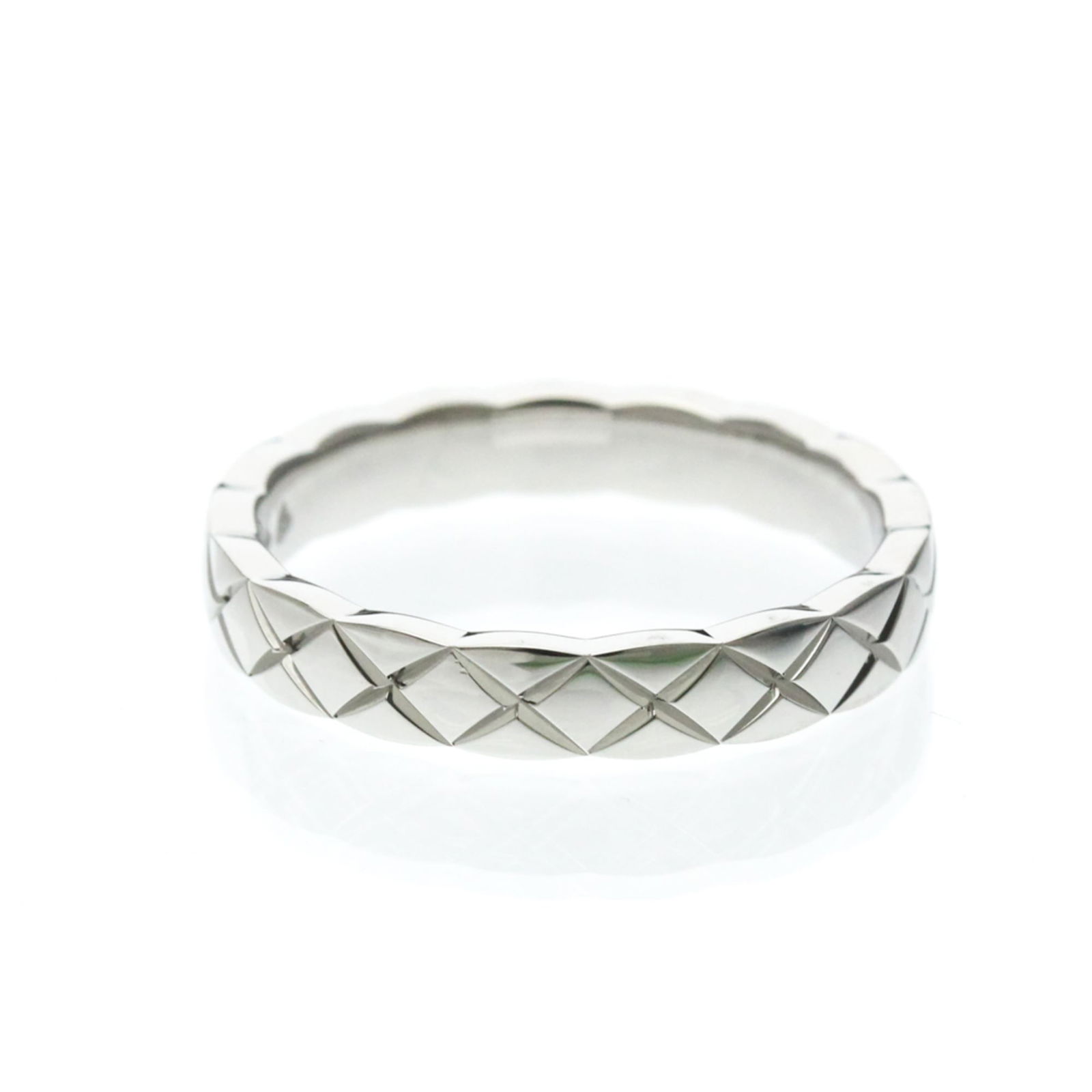 Platinum Chanel Band Ring: Platinum Chanel Band Ring This listing features Platinum Chanel Band Ring. Item specifics are provided below. Item Specifics: Brand: Chanel Type: Band Ring Style: Fashion Gender: Women,Men Color: Silv