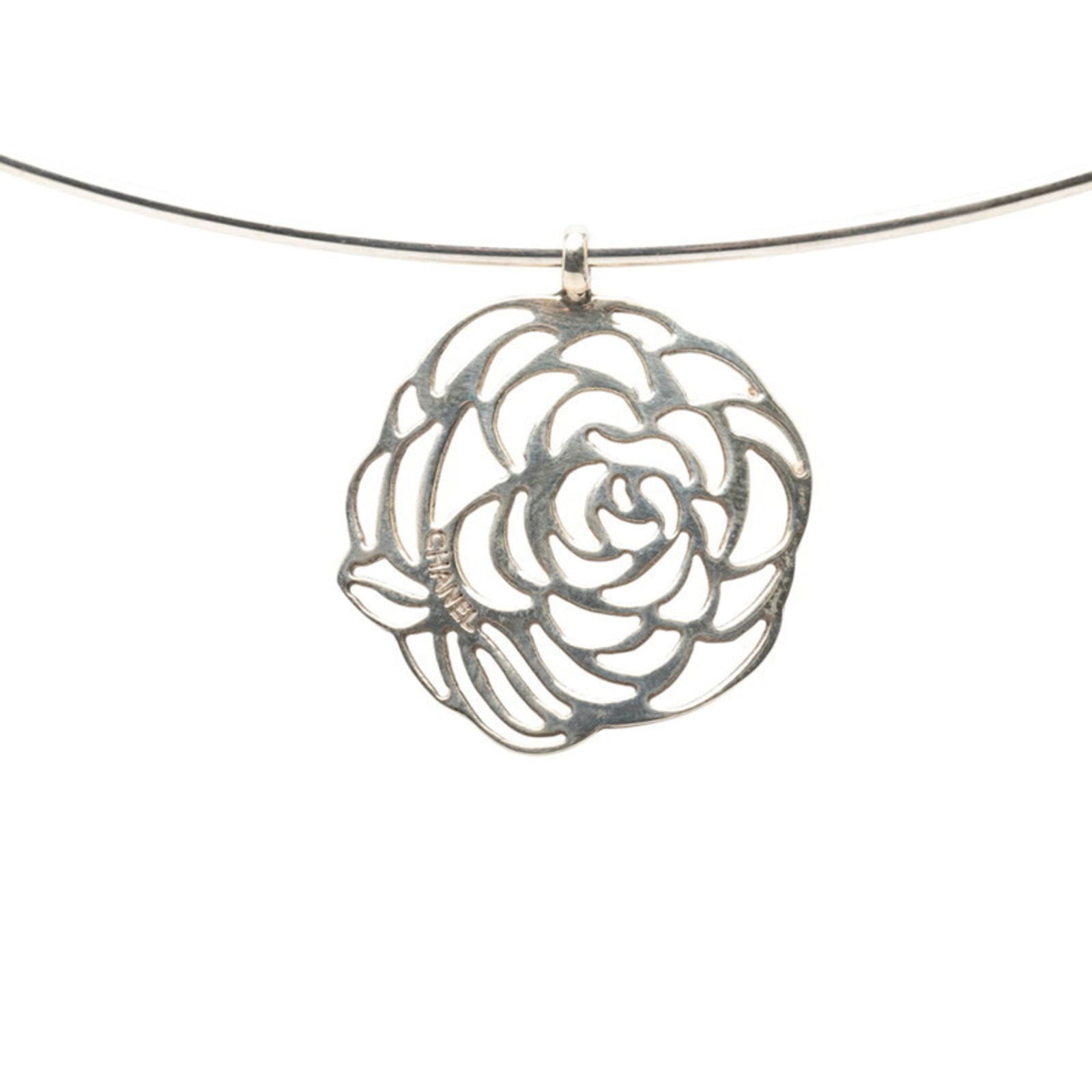 Women's CHANEL Camellia Necklace Choker Silver Metal: Women's CHANEL Camellia Necklace Choker Silver Metal This listing features Women's CHANEL Camellia Necklace Choker Silver Metal. Item specifics are provided below. Item Specifics: Brand: Chanel Neckla