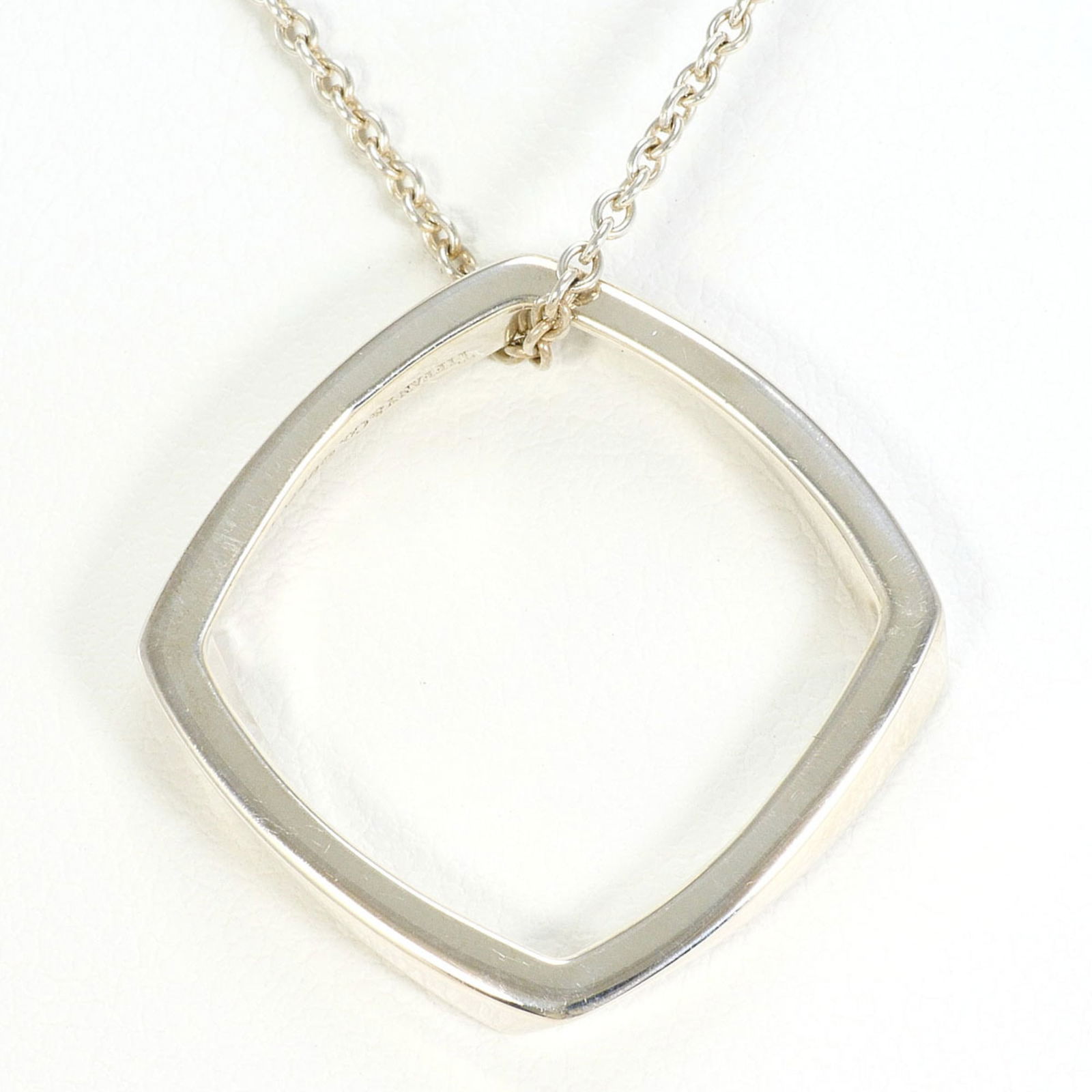 Like New - Tiffany & Co. 925 Sterling Silver Necklace - Approx. 16.5 inches (41 cm) - Total Weight:: Like New - Tiffany & Co. 925 Sterling Silver Necklace - Approx. 16.5 inches (41 cm) - Total Weight: 6.3 g This listing features Like New - Tiffany & Co. 925 Sterling Silver Necklace - Approx. 16.5