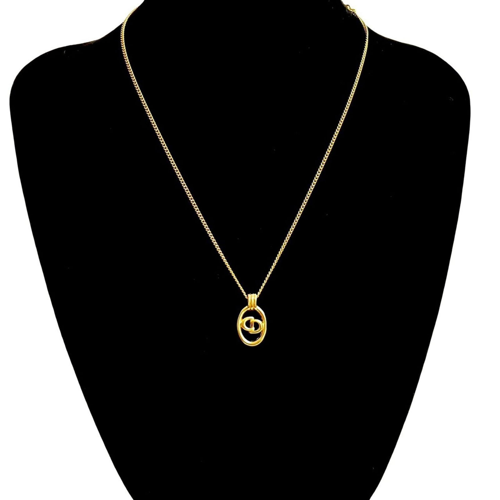 28905 Christian Dior Vintage CD Logo GP Chain Necklace Pendant Gold: 28905 Christian Dior Vintage CD Logo GP Chain Necklace Pendant Gold This listing features 28905 Christian Dior Vintage CD Logo GP Chain Necklace Pendant Gold. Item specifics are provided below. Item