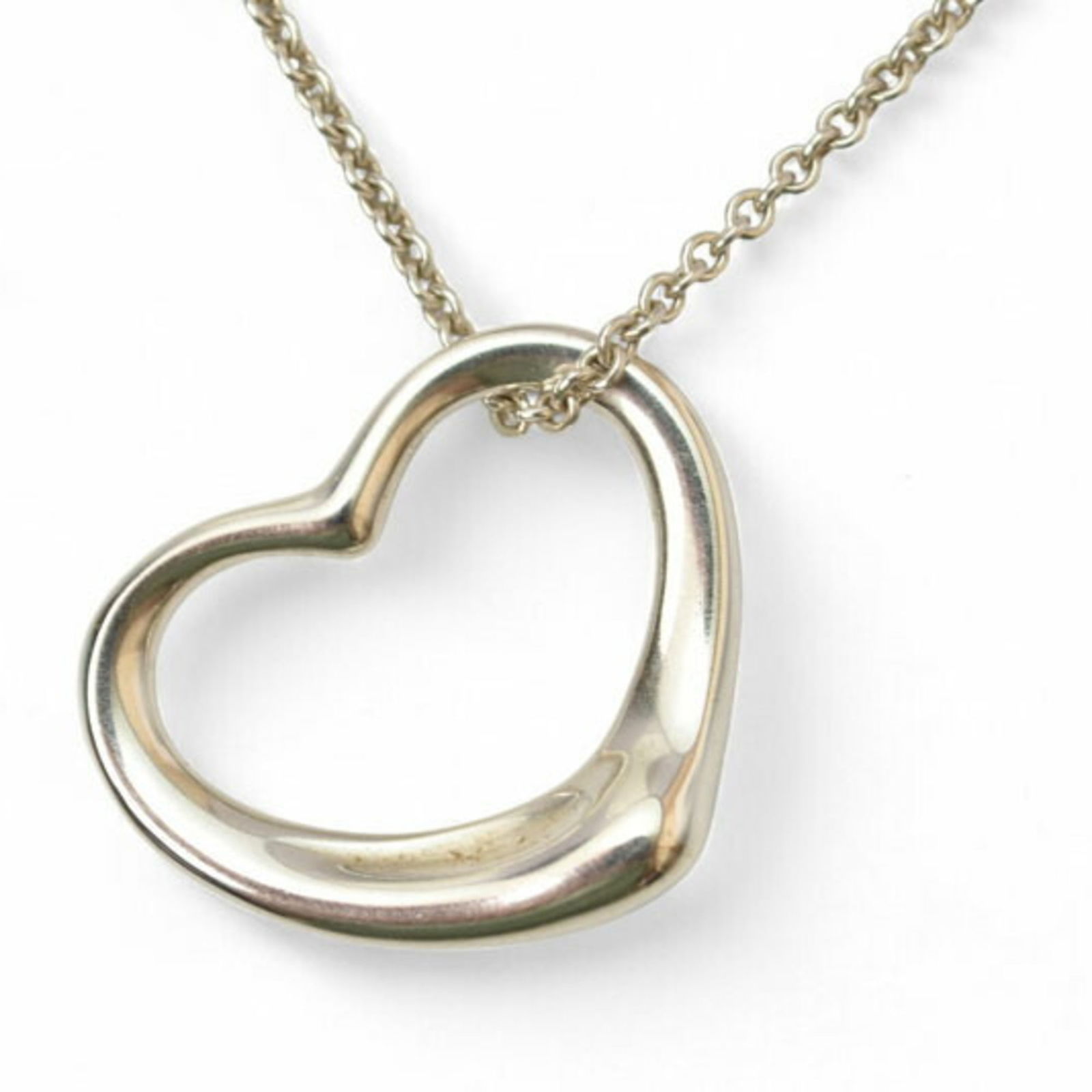 2.1cm wide - Tiffany & Co. Elsa Peretti heart pendant in silver: 2.1cm wide - Tiffany & Co. Elsa Peretti heart pendant in silver This listing features 2.1cm wide - Tiffany & Co. Elsa Peretti heart pendant in silver. Item specifics are provided below. Item