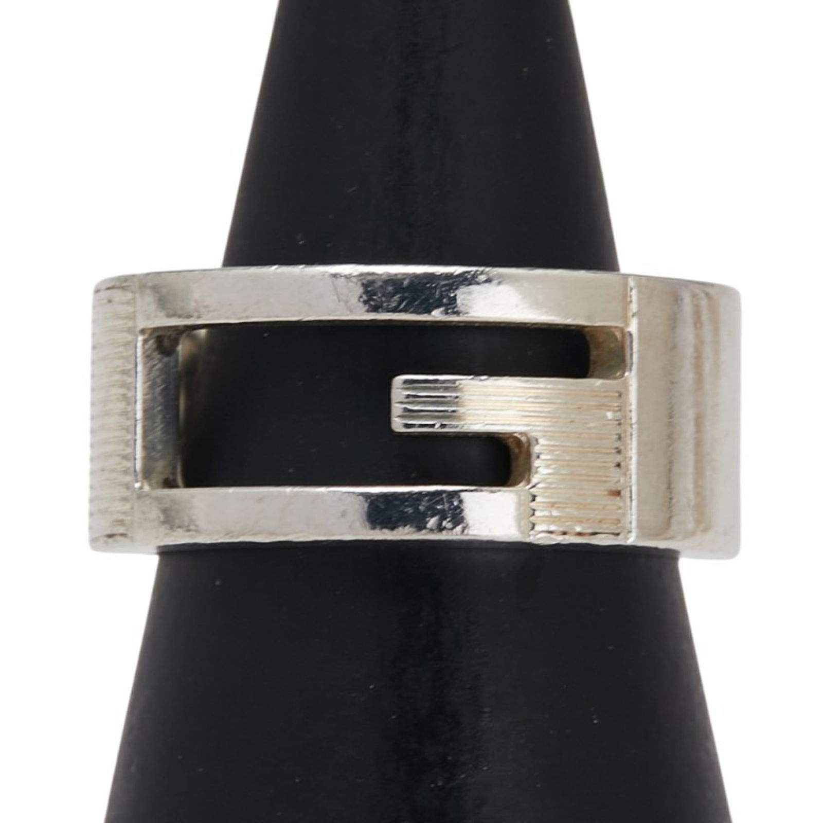 925 Gucci Band Ring Silver: 925 Gucci Band Ring Silver This listing features 925 Gucci Band Ring Silver. Item specifics are provided below. Item Specifics: Brand: Gucci Type: Band Ring Gender: Men Color: Silver Material: