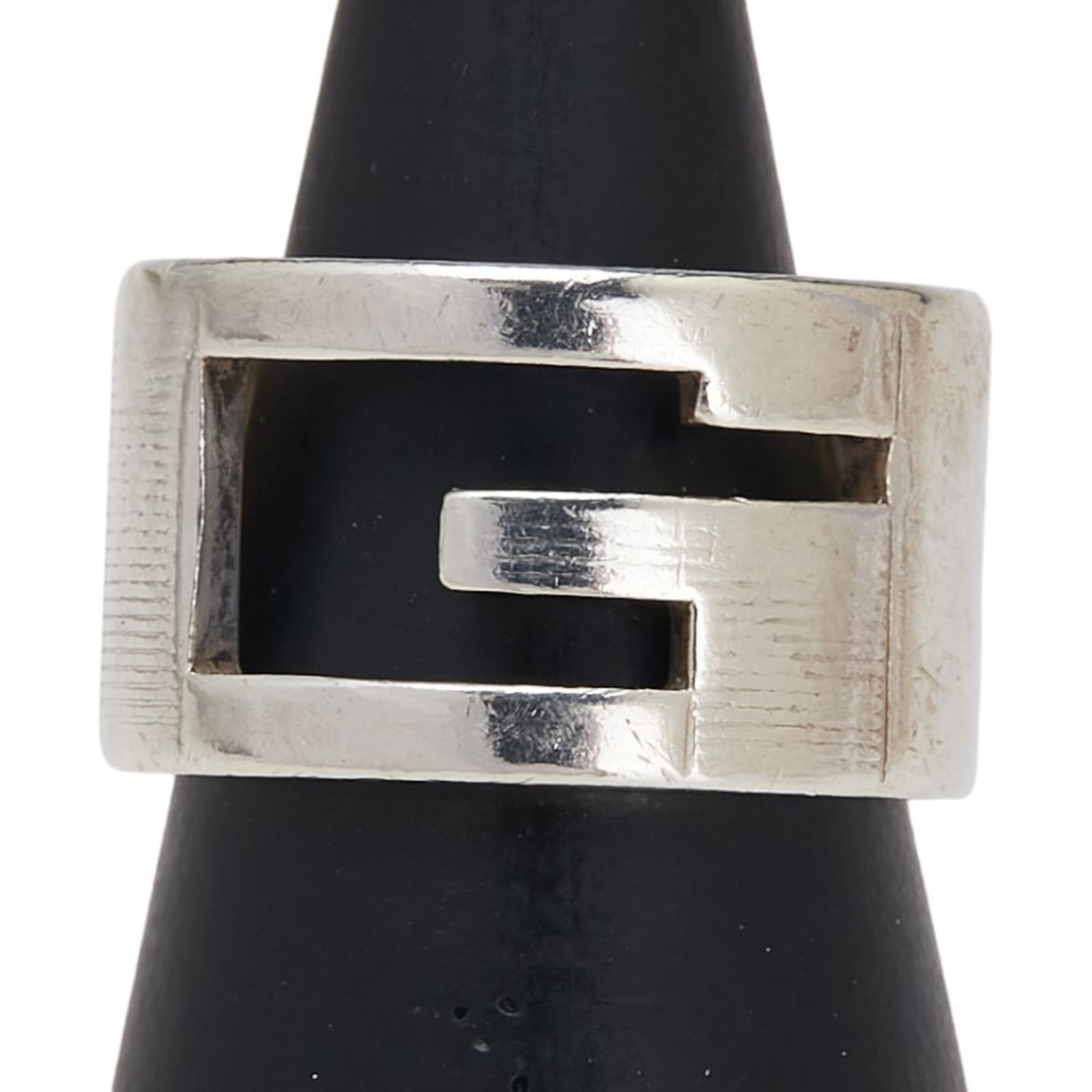 925 Gucci Band Ring Silver: 925 Gucci Band Ring Silver This listing features 925 Gucci Band Ring Silver. Item specifics are provided below. Item Specifics: Brand: Gucci Type: Band Ring Gender: Men Color: Silver Material: