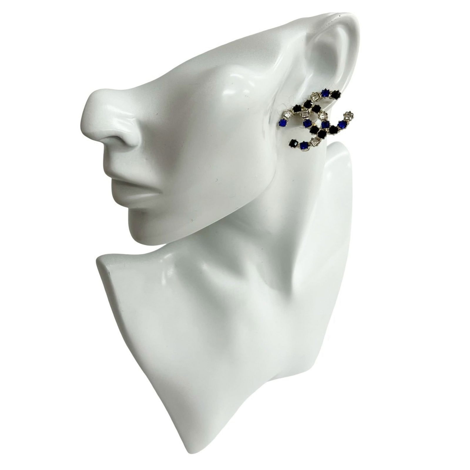 Metal Chanel Stud Earrings: Metal Chanel Stud Earrings This listing features Metal Chanel Stud Earrings. Item specifics are provided below. Item Specifics: Brand: Chanel Type: Stud Earrings Gender: Women Material: Metal Color: B