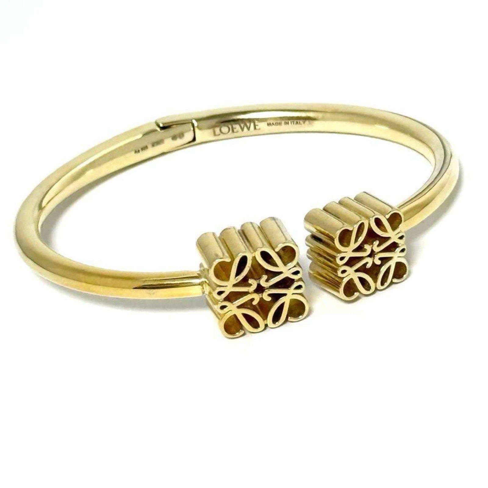 925 Loewe Bangle Silver: 925 Loewe Bangle Silver This listing features 925 Loewe Bangle Silver. Item specifics are provided below. Item Specifics: Brand: Loewe Type: Bangle Gender: Women Material: Silver 925 Color: Gold Lengt