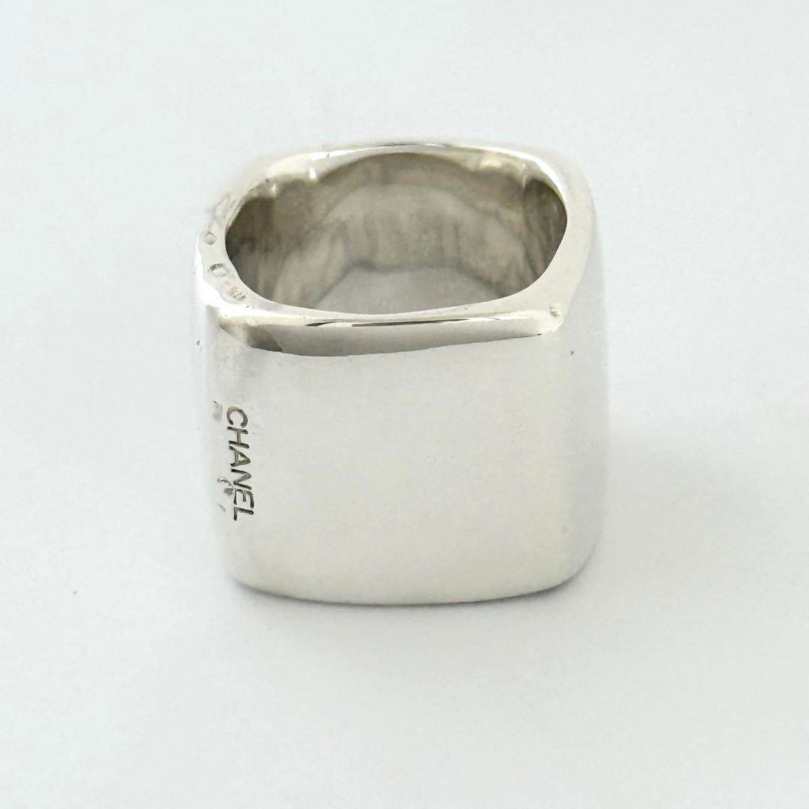 925 Chanel Band Ring Silver: 925 Chanel Band Ring Silver This listing features 925 Chanel Band Ring Silver. Item specifics are provided below. Item Specifics: Brand: Chanel Type: Band Ring Gender: Women Material: Silver 925