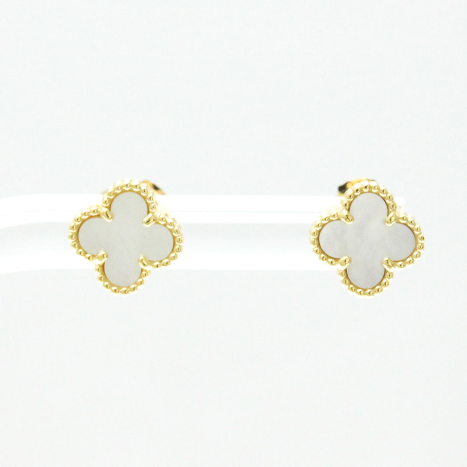 (18K) Van Cleef & Arpels Stud Earrings Yellow Gold (1 of 7)