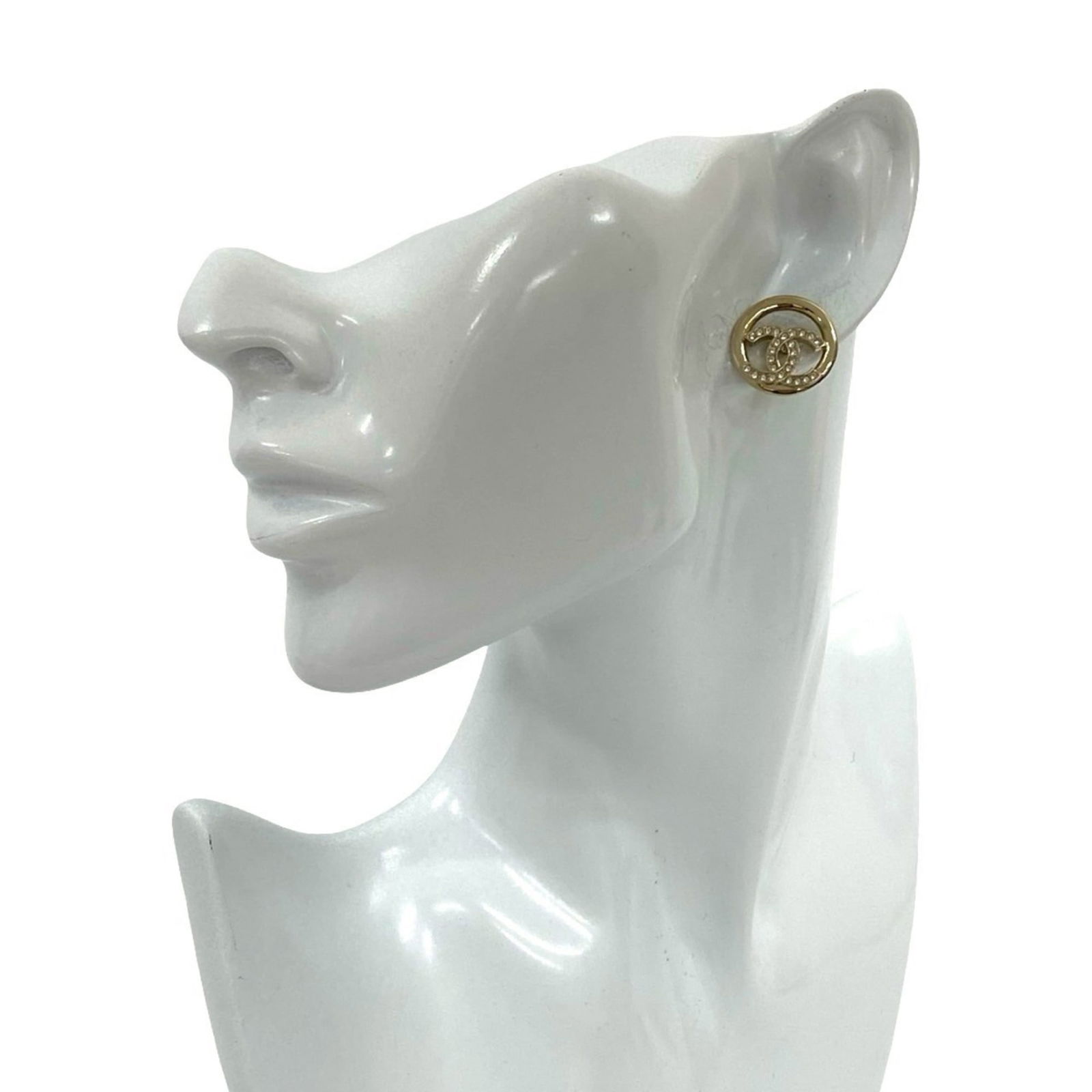 Plating Chanel Stud Earrings Gold: Plating Chanel Stud Earrings Gold This listing features Plating Chanel Stud Earrings Gold. Item specifics are provided below. Item Specifics: Brand: Chanel Type: Stud Earrings Gender: Women Material: