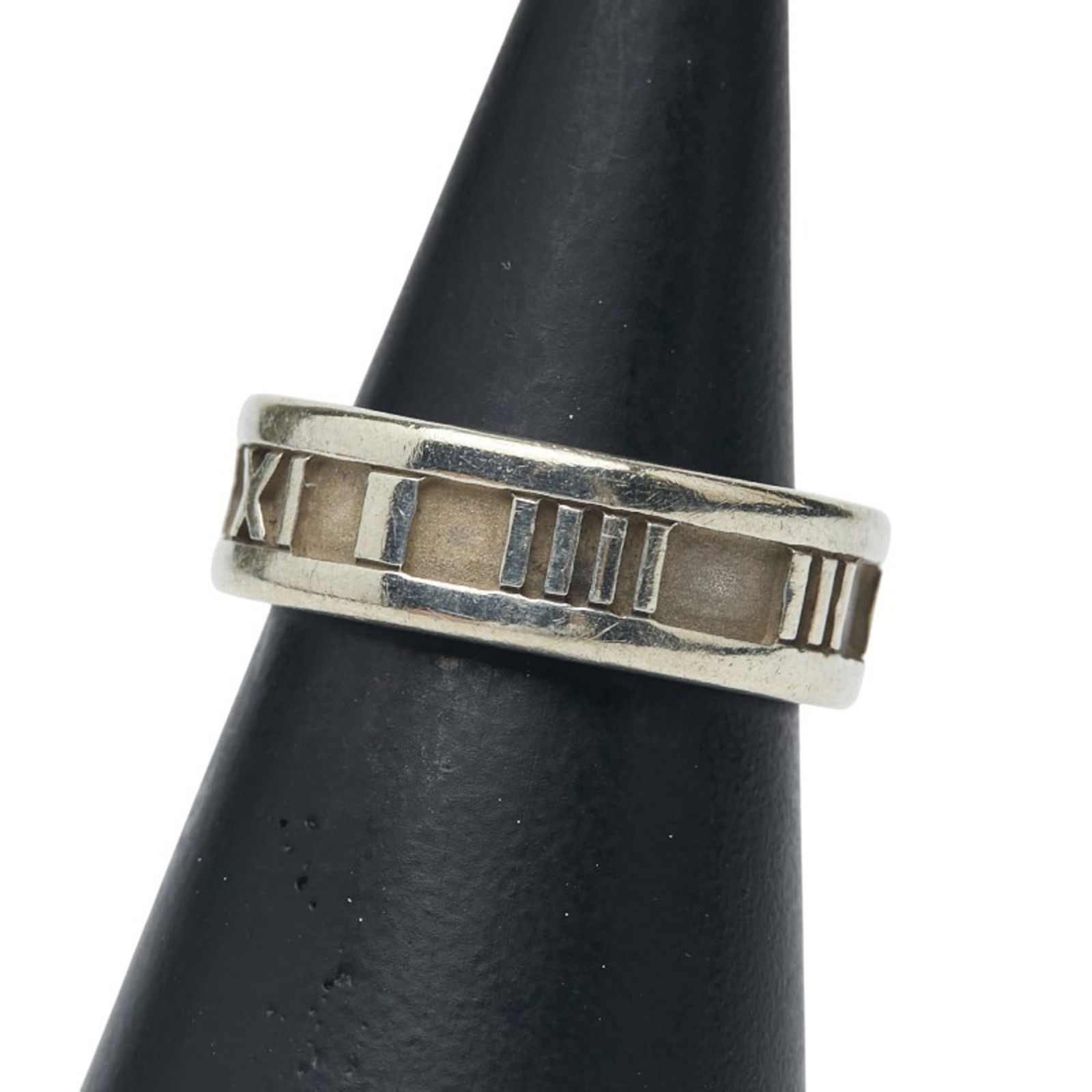 925 Tiffany Band Ring Silver: 925 Tiffany Band Ring Silver This listing features 925 Tiffany Band Ring Silver. Item specifics are provided below. Item Specifics: Brand: Tiffany Type: Band Ring Gender: Women Color: Silver