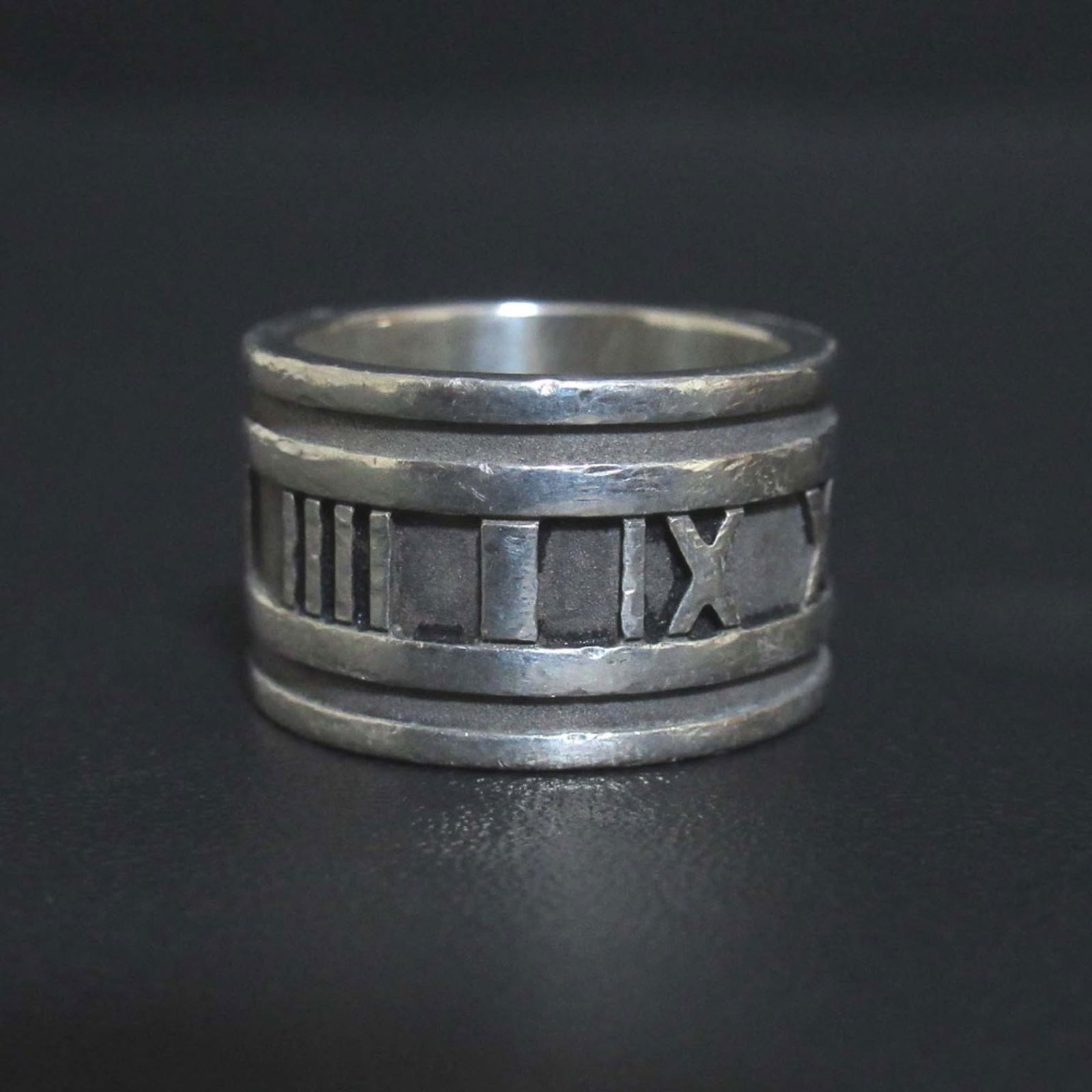 925 Tiffany Band Ring Silver: 925 Tiffany Band Ring Silver This listing features 925 Tiffany Band Ring Silver. Item specifics are provided below. Item Specifics: Brand: Tiffany Type: Band Ring Gender: Men,Women Color: Silver