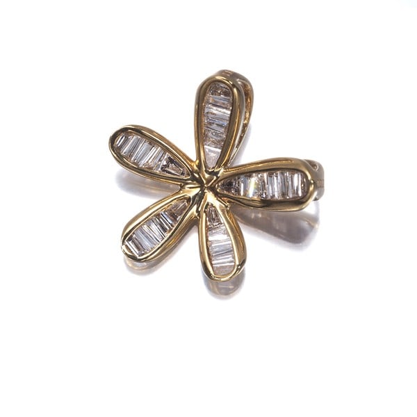 Gold Diamond 0.20Ct Tapered-Cut Flower Pendant 18K 750 Yellow: Gold Diamond 0.20Ct Tapered-Cut Flower Pendant 18K 750 Yellow This listing features Gold Diamond 0.20Ct Tapered-Cut Flower Pendant 18K 750 Yellow. Item specifics are provided below. Item Specifics:
