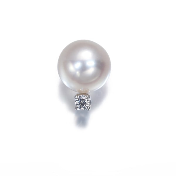Gold Mikimoto Single Earring Akoya Pearl 7.4Mm Diamond 18K 750 White: Gold Mikimoto Single Earring Akoya Pearl 7.4Mm Diamond 18K 750 White This listing features Gold Mikimoto Single Earring Akoya Pearl 7.4Mm Diamond 18K 750 White. Item specifics are provided below. Item