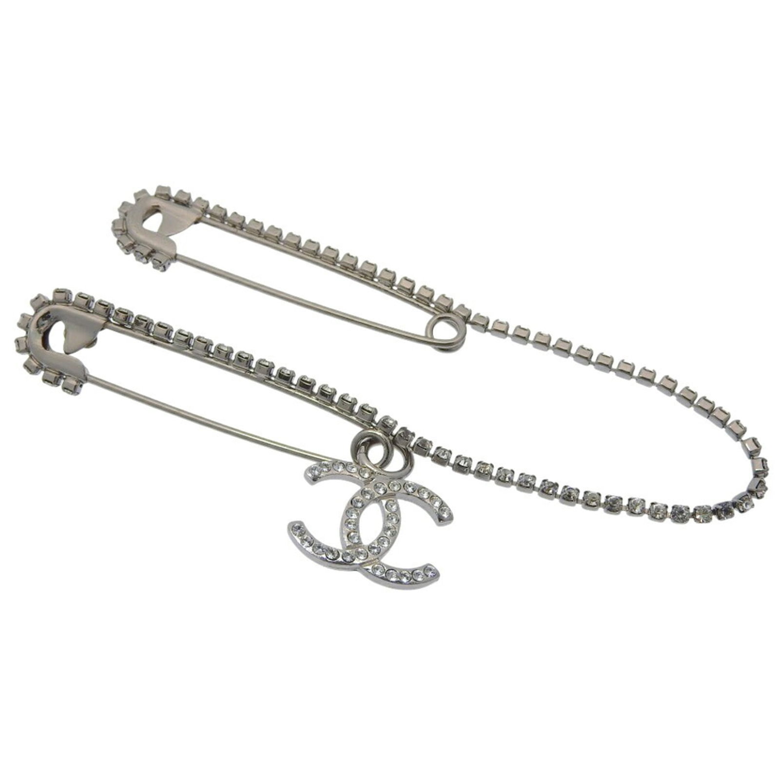 Metal Chanel Pin Brooch: Metal Chanel Pin Brooch This listing features Metal Chanel Pin Brooch. Item specifics are provided below. Item Specifics: Brand: Chanel Type: Pin Brooch Gender: Women Material: Metal Color: Silver Sto
