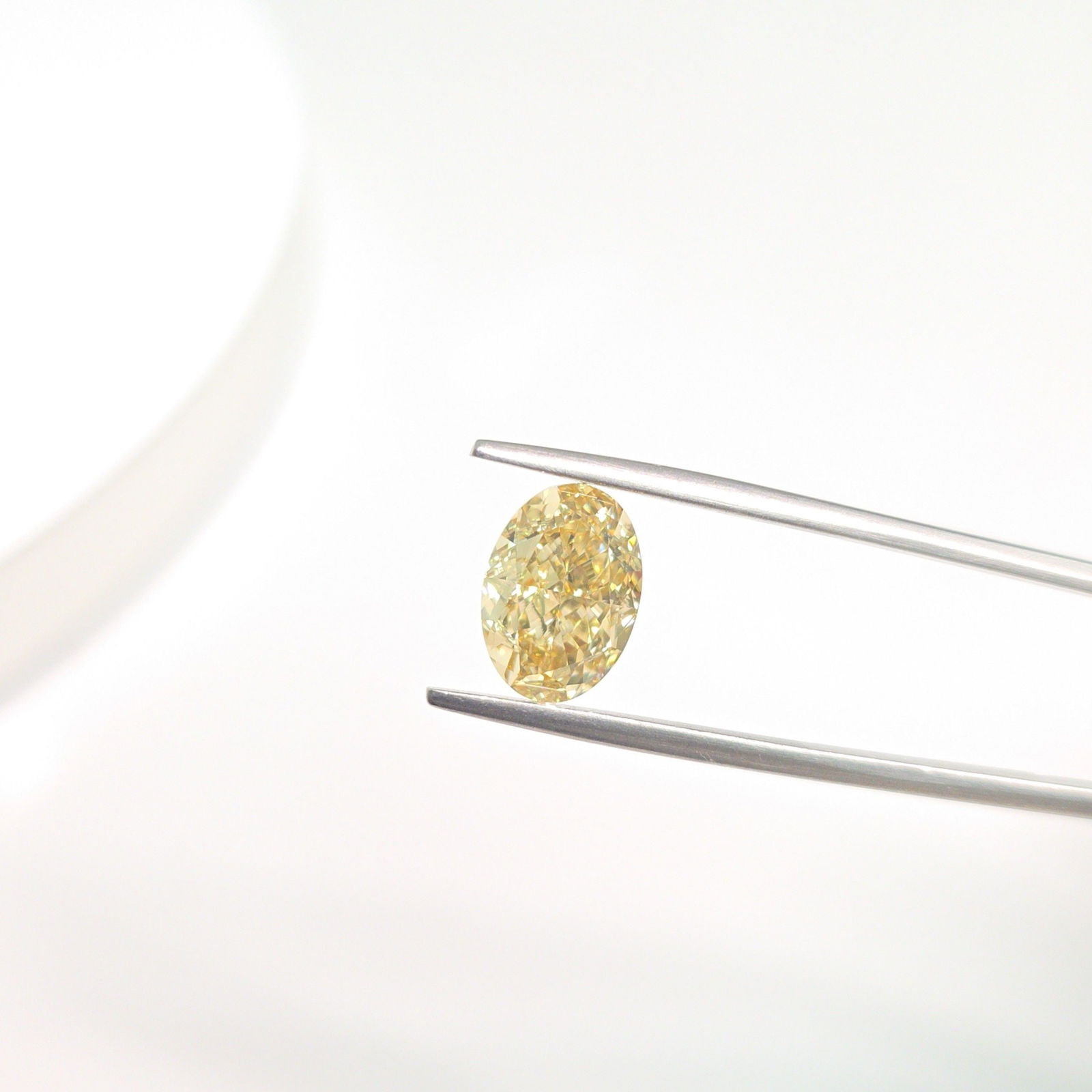 Loose Lab Diamond - IGI Oval 3.29ct Fancy Intense Yellow VVS2: Loose Lab Diamond - IGI Oval 3.29ct Fancy Intense Yellow VVS2 This listing features Loose Lab Diamond - IGI Oval 3.29ct Fancy Intense Yellow VVS2. Item specifics are provided below. Item Specifics: