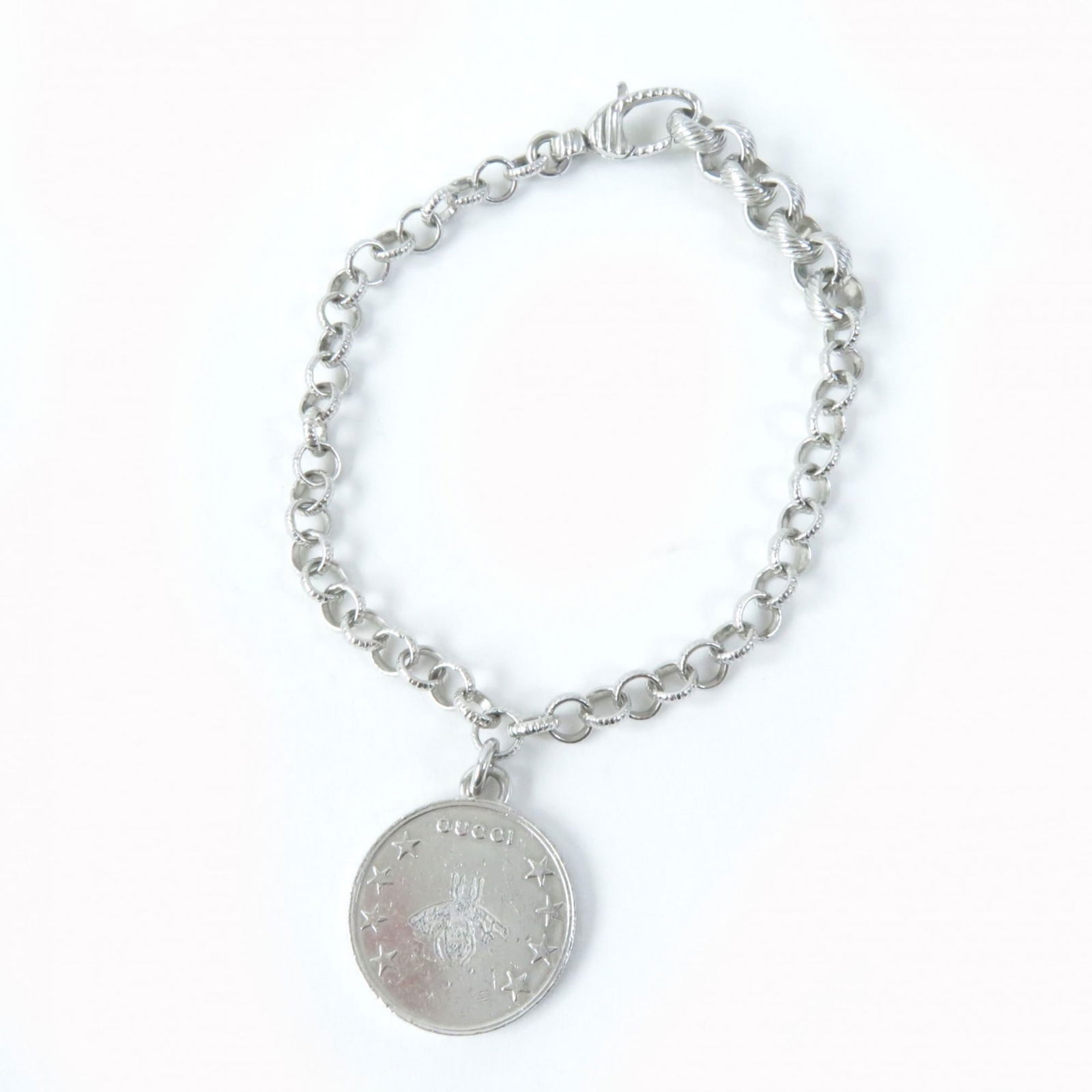 Bracelet Gucci Charm: Bracelet Gucci Charm This listing features Bracelet Gucci Charm. Item specifics are provided below. Item Specifics: Brand: Gucci Type: Charm Bracelet Gender: Women Metal: Silver Metal Purity: Silver92
