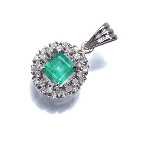 Platinum Emerald 0.51Ct Diamond 0.20Ct Single-Cut Classic Pendant 900: Platinum Emerald 0.51Ct Diamond 0.20Ct Single-Cut Classic Pendant 900 This listing features Platinum Emerald 0.51Ct Diamond 0.20Ct Single-Cut Classic Pendant 900. Item specifics are provided below. It