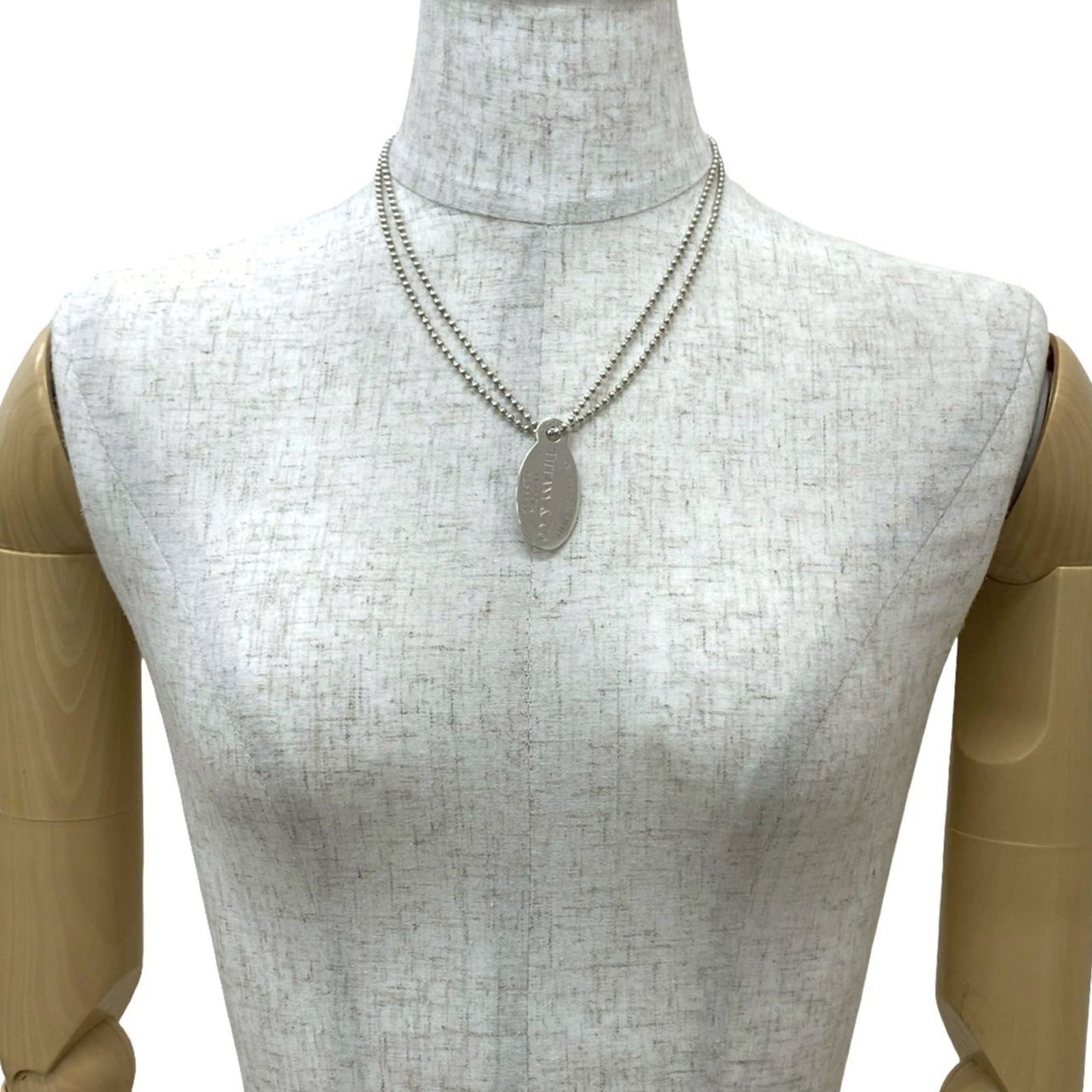 20993 - TIFFANY & Co. Tiffany Return to Oval Tag Necklace in Sterling Silver - Pendant - Choker: 20993 - TIFFANY & Co. Tiffany Return to Oval Tag Necklace in Sterling Silver - Pendant - Choker This listing features 20993 - TIFFANY & Co. Tiffany Return to Oval Tag Necklace in Sterling Silver -