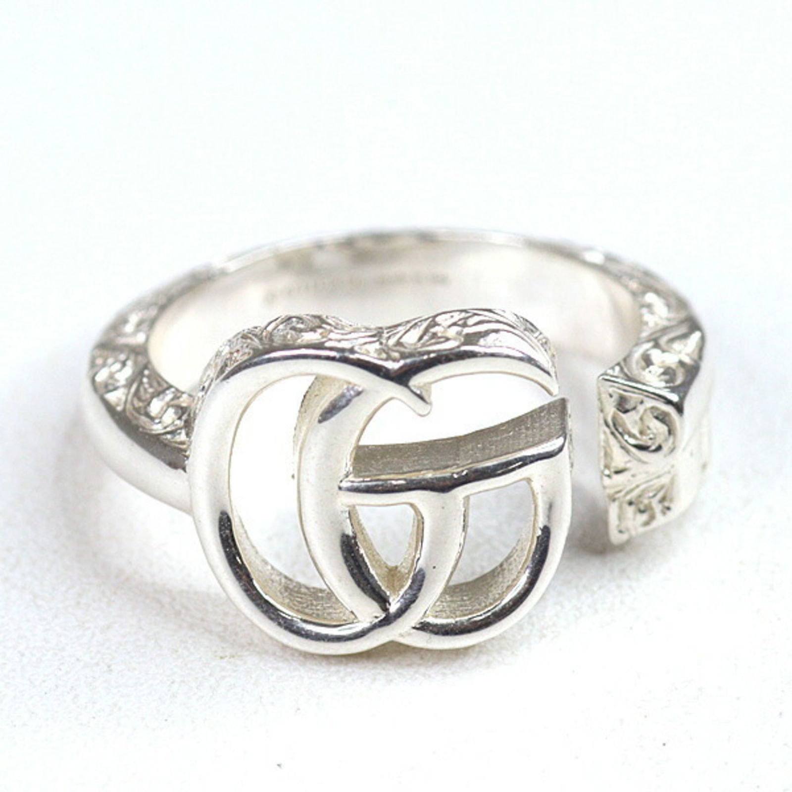 925 Gucci Band Ring Sterling Silver: 925 Gucci Band Ring Sterling Silver This listing features 925 Gucci Band Ring Sterling Silver. Item specifics are provided below. Item Specifics: Brand: Gucci Type: Band Ring Gender: Women Color: