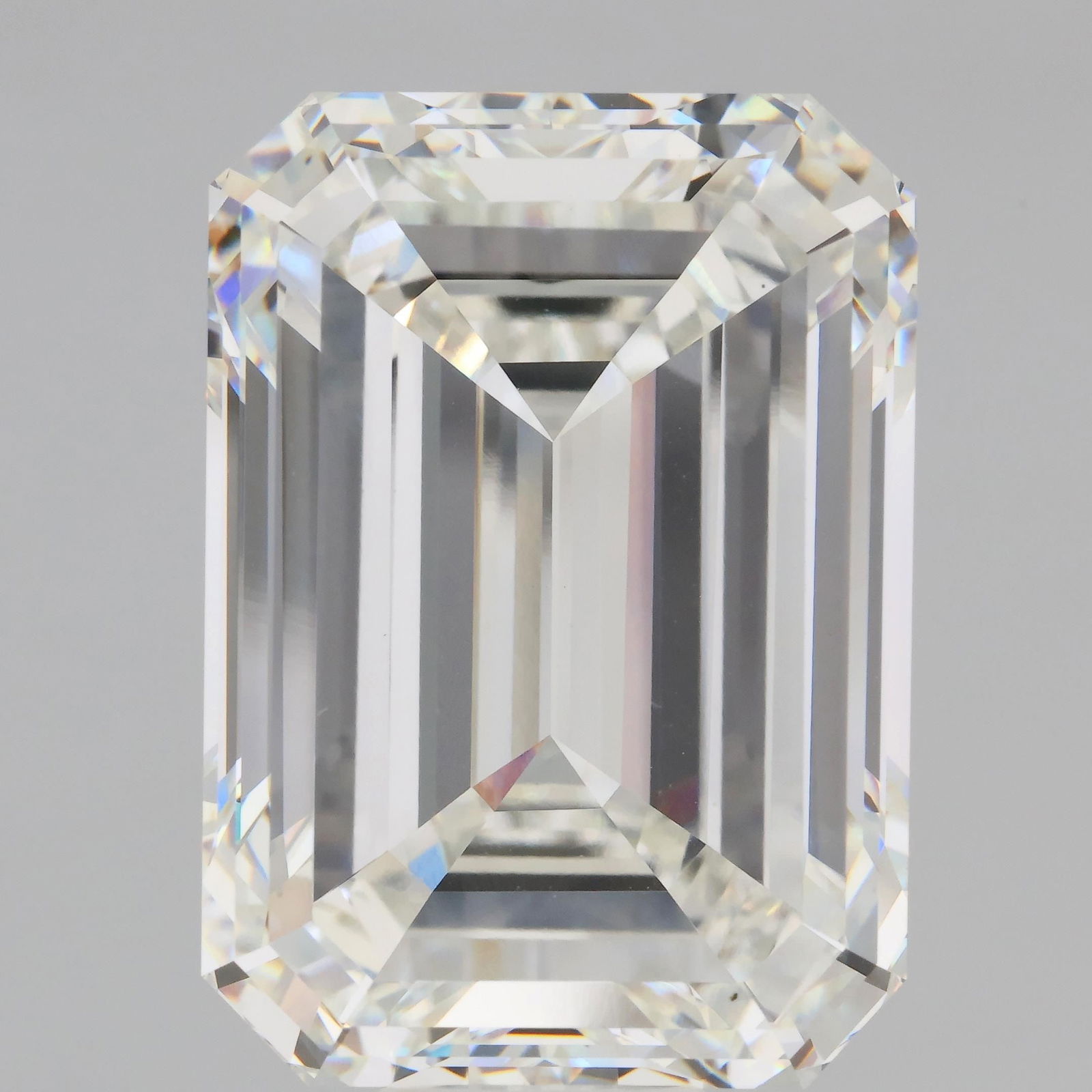 Loose Lab Diamond - IGI Emerald 20.04ct G VVS2: Loose Lab Diamond - IGI Emerald 20.04ct G VVS2 This listing features Loose Lab Diamond - IGI Emerald 20.04ct G VVS2. Item specifics are provided below. Item Specifics: Source: This Is A Real Diamond