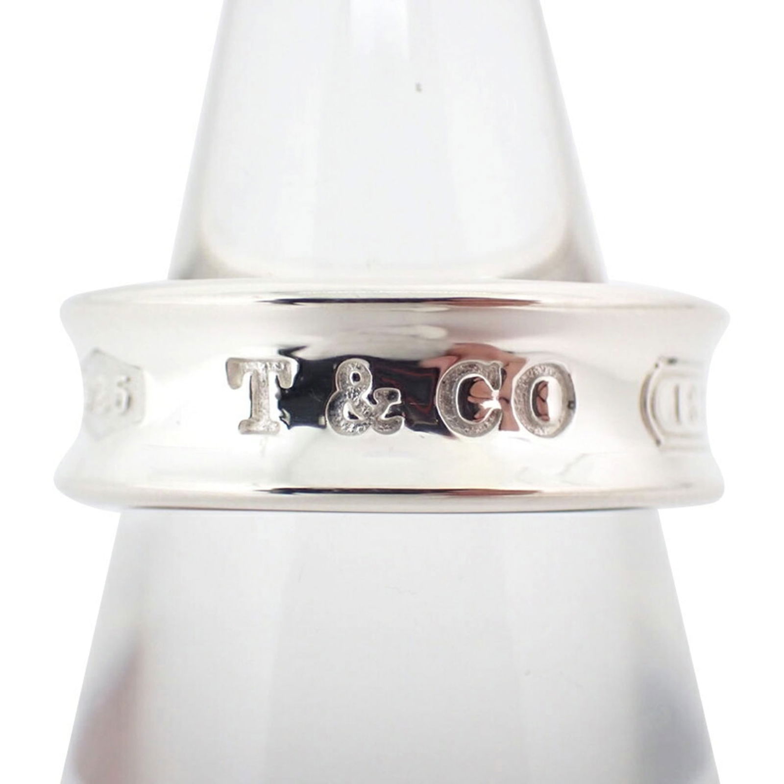 925 Tiffany Band Ring Sterling Silver: 925 Tiffany Band Ring Sterling Silver This listing features 925 Tiffany Band Ring Sterling Silver. Item specifics are provided below. Item Specifics: Brand: Tiffany Type: Band Ring Gender: Women