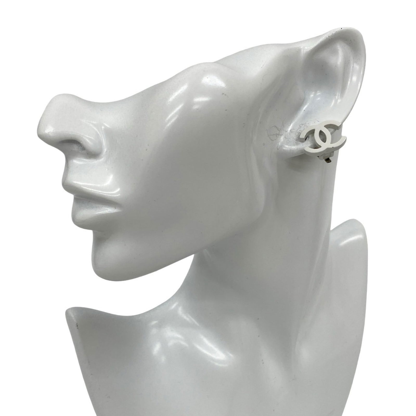 Plastic Chanel Clip Earrings: Plastic Chanel Clip Earrings This listing features Plastic Chanel Clip Earrings. Item specifics are provided below. Item Specifics: Brand: Chanel Type: Clip Earrings Gender: Women Material: Plastic