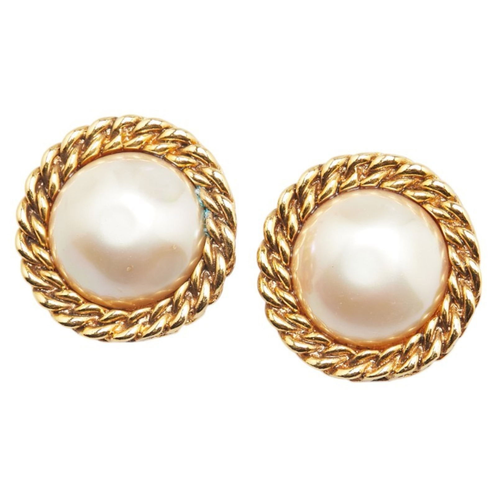 Earrings Chanel Clip: Earrings Chanel Clip This listing features Earrings Chanel Clip. Item specifics are provided below. Item Specifics: Brand: Chanel Type: Clip Earrings Gender: Women Color: Gold Size (Hxwxd): 25.70mm