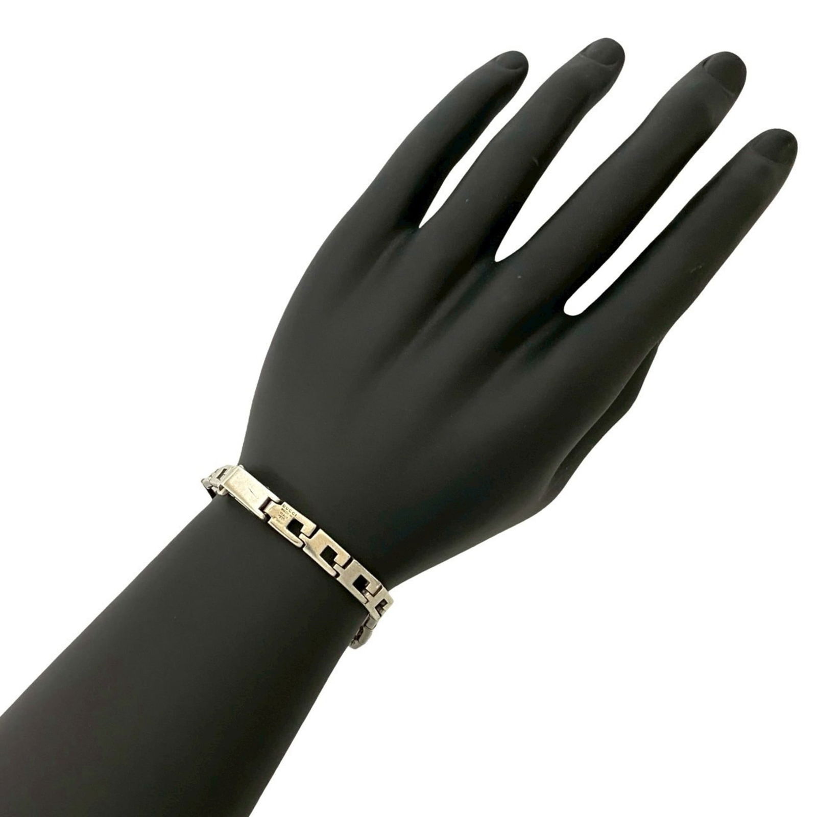 925 Gucci Charm Bracelet Silver: 925 Gucci Charm Bracelet Silver This listing features 925 Gucci Charm Bracelet Silver. Item specifics are provided below. Item Specifics: Brand: Gucci Type: Charm Bracelet Gender: Women Material: Silv