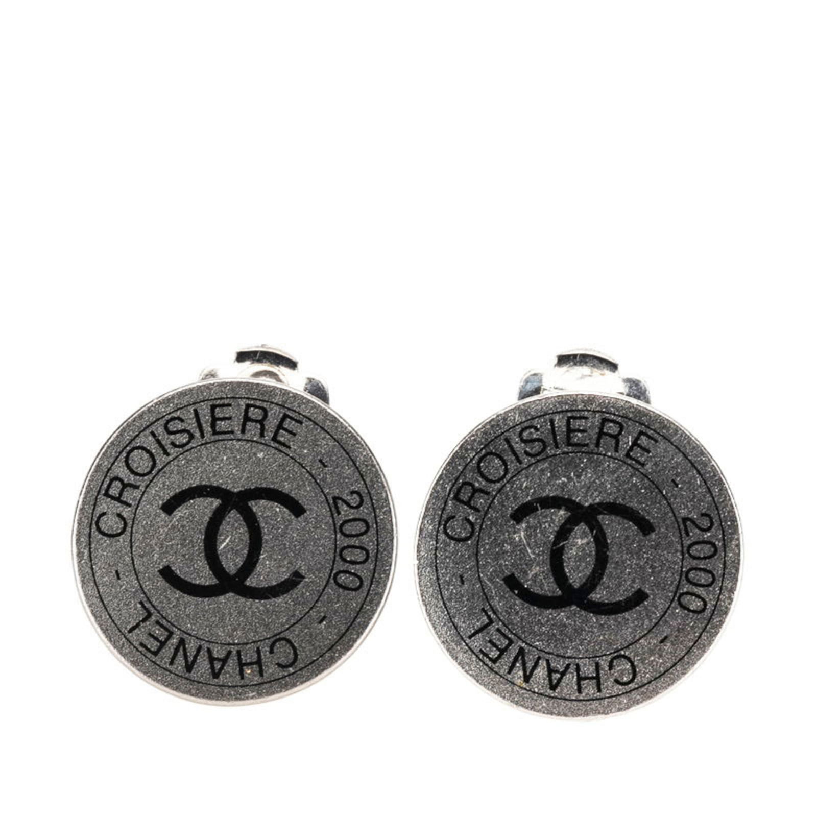 Metal Chanel Clip Earrings: Metal Chanel Clip Earrings This listing features Metal Chanel Clip Earrings. Item specifics are provided below. Item Specifics: Brand: Chanel Type: Clip Earrings Gender: Women Material: Metal Color: