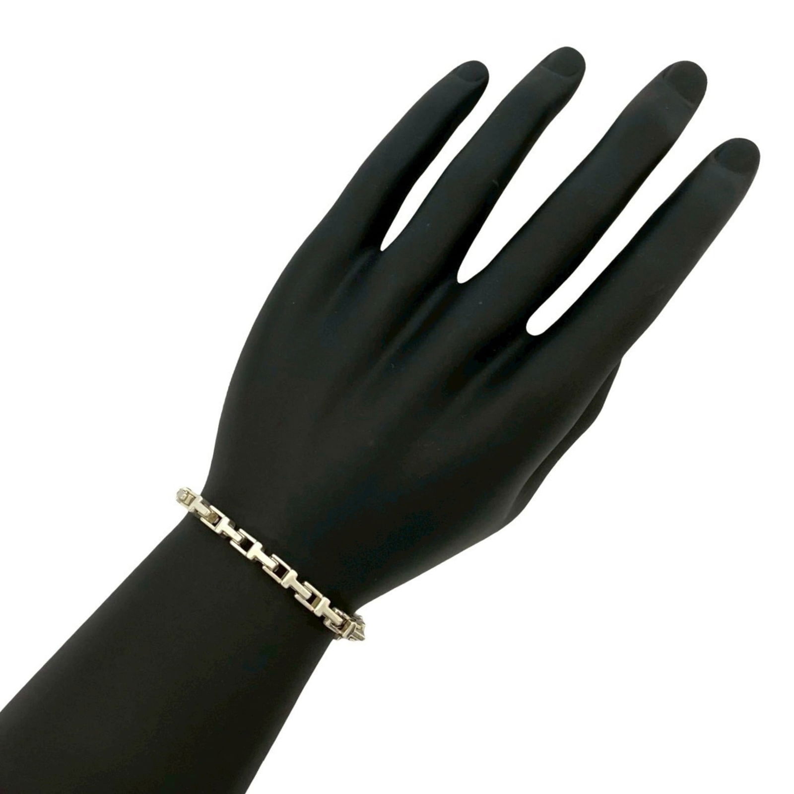 925 Tiffany Charm Bracelet Silver: 925 Tiffany Charm Bracelet Silver This listing features 925 Tiffany Charm Bracelet Silver. Item specifics are provided below. Item Specifics: Brand: Tiffany Type: Charm Bracelet Gender: Women Material