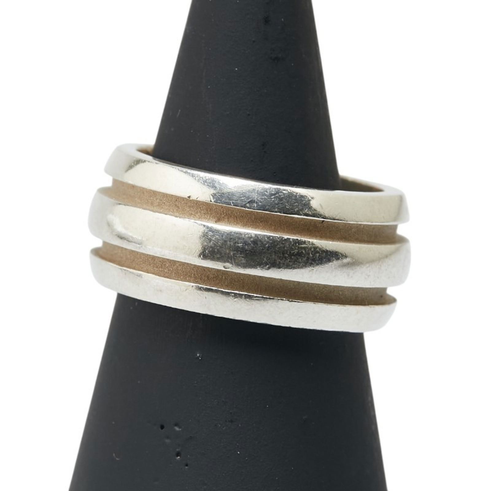 925 Tiffany Band Ring Silver: 925 Tiffany Band Ring Silver This listing features 925 Tiffany Band Ring Silver. Item specifics are provided below. Item Specifics: Brand: Tiffany Type: Band Ring Gender: Women Color: Silver