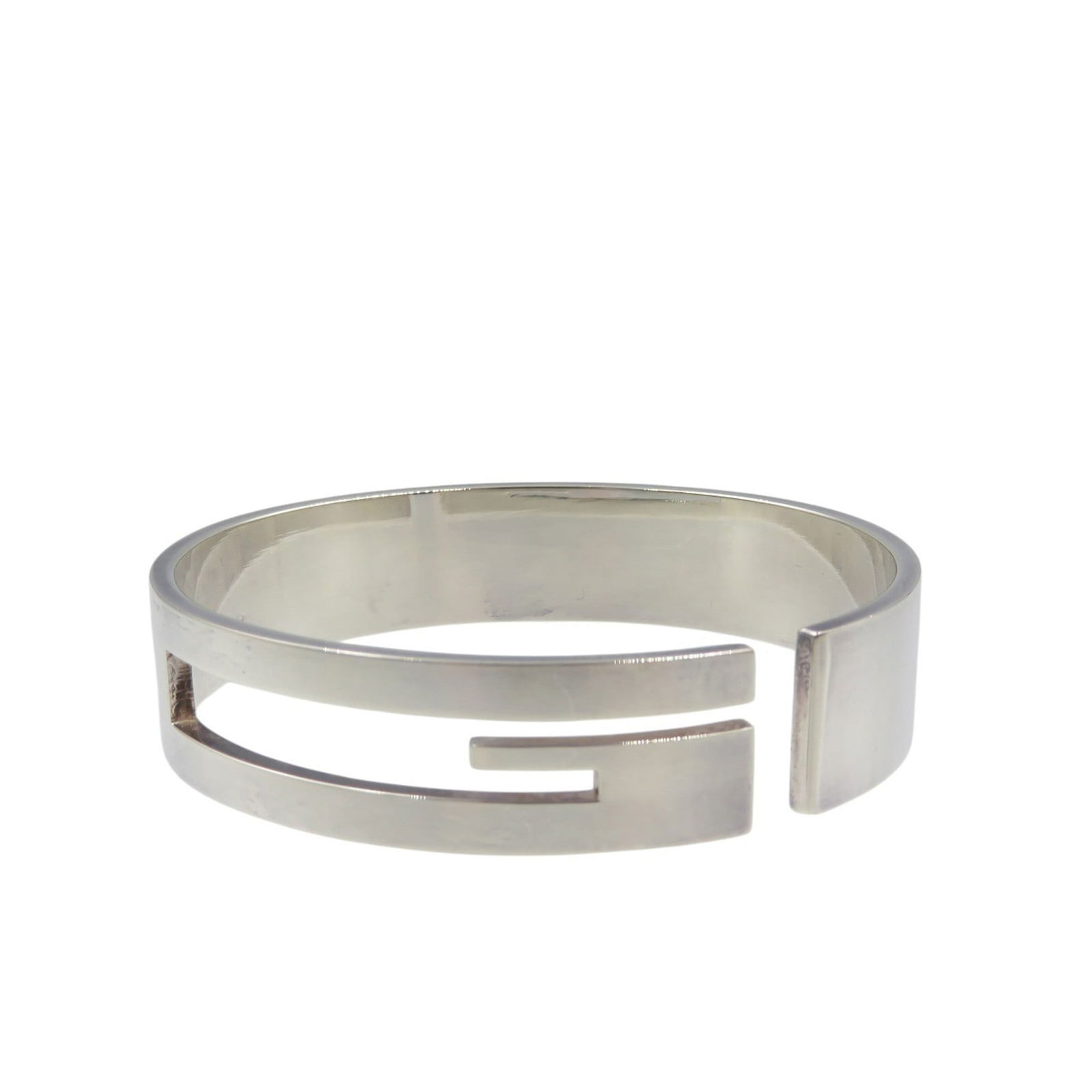 925 Gucci Bangle Silver: 925 Gucci Bangle Silver This listing features 925 Gucci Bangle Silver. Item specifics are provided below. Item Specifics: Brand: Gucci Type: Bangle Gender: Women Material: Silver 925 Color: Silver Con