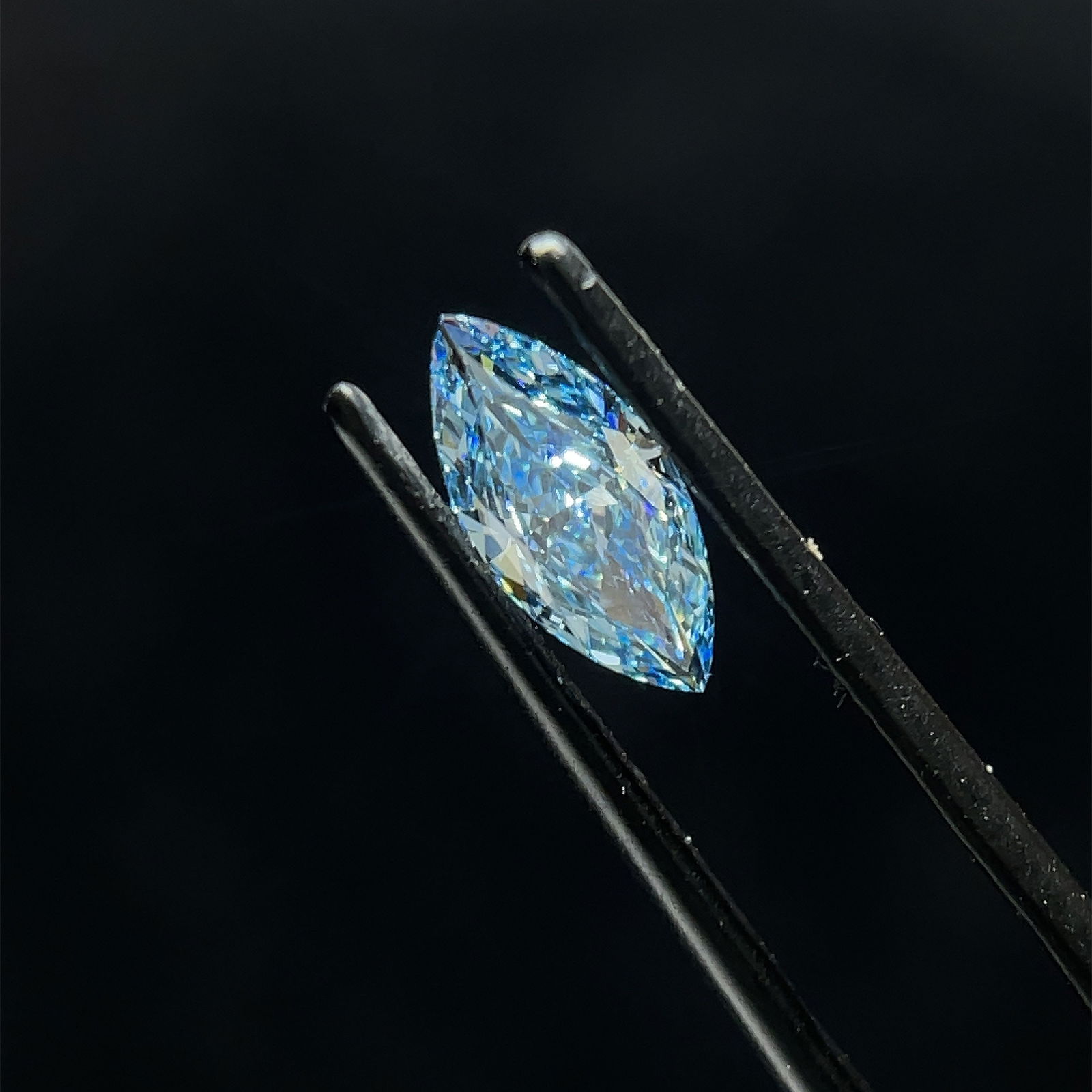 Loose Lab Diamond - IGI Marquise 0.95ct Fancy Vivid Blue VVS2: Loose Lab Diamond - IGI Marquise 0.95ct Fancy Vivid Blue VVS2 This listing features Loose Lab Diamond - IGI Marquise 0.95ct Fancy Vivid Blue VVS2. Item specifics are provided below. Item Specifics: