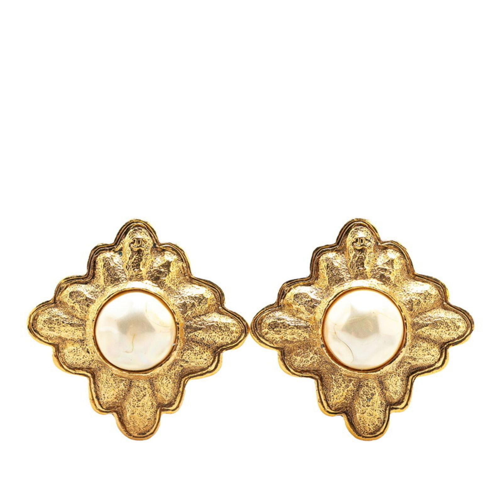 Earrings Chanel Clip: Earrings Chanel Clip This listing features Earrings Chanel Clip. Item specifics are provided below. Item Specifics: Brand: Chanel Type: Clip Earrings Gender: Women Color: Gold Size (Hxwxd): 44.20mm