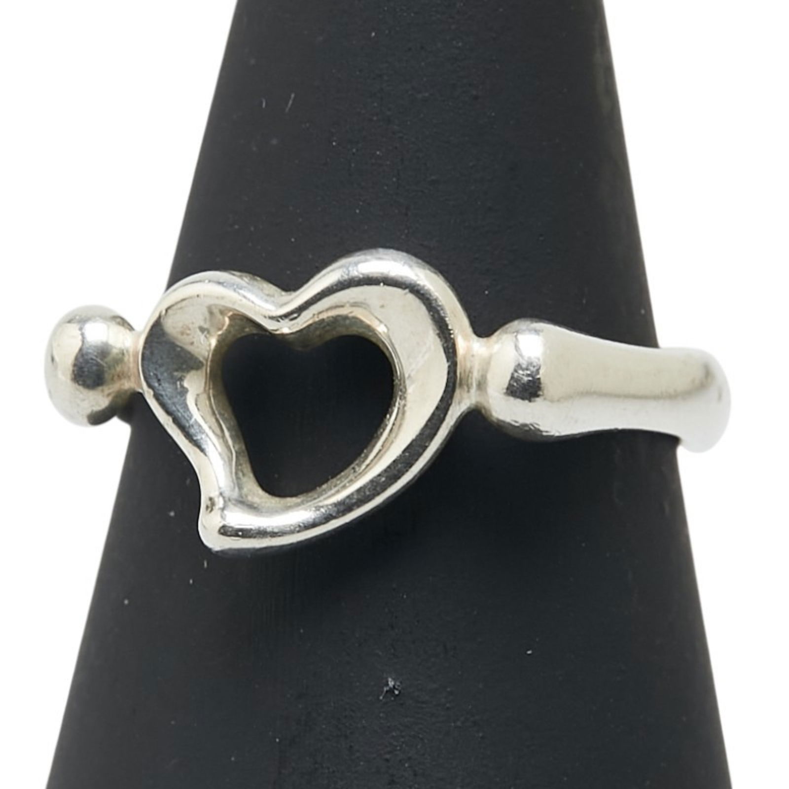 925 Tiffany Band Ring Silver: 925 Tiffany Band Ring Silver This listing features 925 Tiffany Band Ring Silver. Item specifics are provided below. Item Specifics: Brand: Tiffany Type: Band Ring Gender: Women Color: Silver