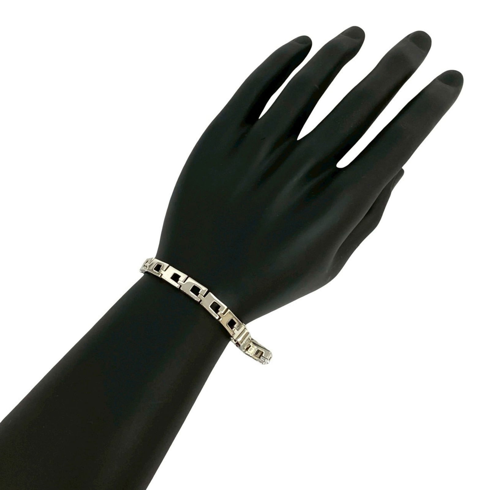 925 Gucci Charm Bracelet Silver: 925 Gucci Charm Bracelet Silver This listing features 925 Gucci Charm Bracelet Silver. Item specifics are provided below. Item Specifics: Brand: Gucci Type: Charm Bracelet Gender: Women Material: Silv