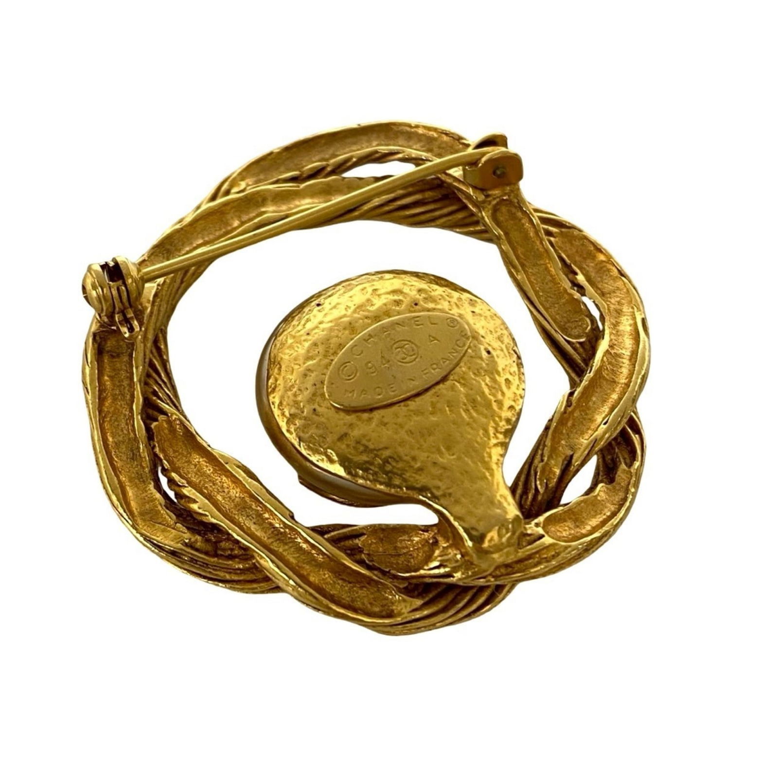 Plating Chanel Brooch Gold: Plating Chanel Brooch Gold This listing features Plating Chanel Brooch Gold. Item specifics are provided below. Item Specifics: Brand: Chanel Type: Brooch Gender: Women Material: Gold Plating Color: G