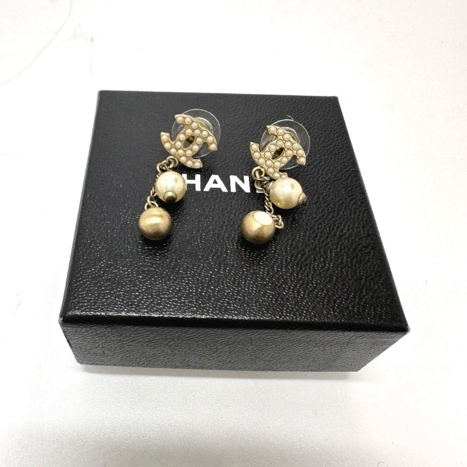 Plating Chanel Stud Earrings Gold - 12