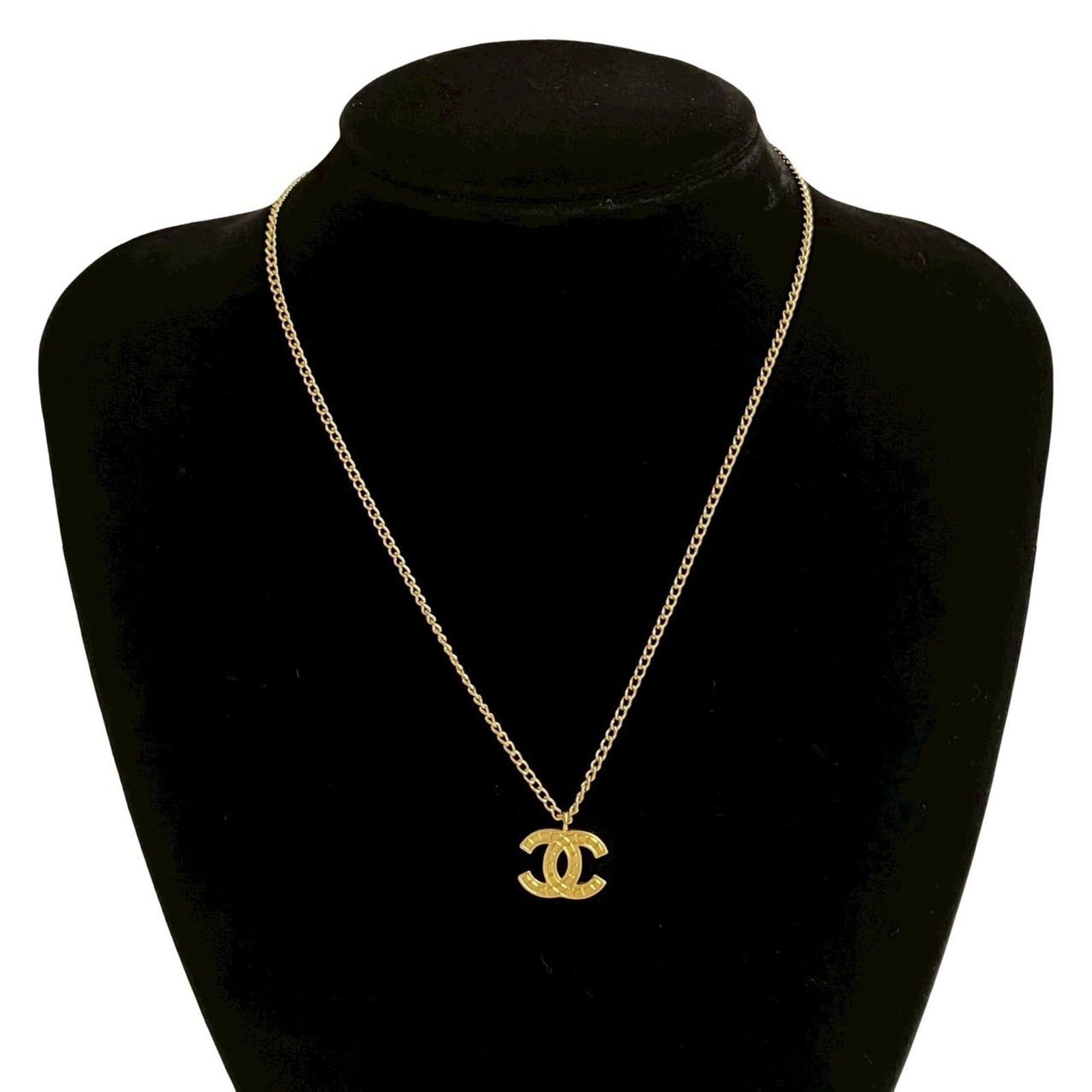 68731 03P CHANEL Vintage Coco Mark GP Necklace Pendant Choker Gold: 68731 03P CHANEL Vintage Coco Mark GP Necklace Pendant Choker Gold This listing features 68731 03P CHANEL Vintage Coco Mark GP Necklace Pendant Choker Gold. Item specifics are provided below. Item Spe