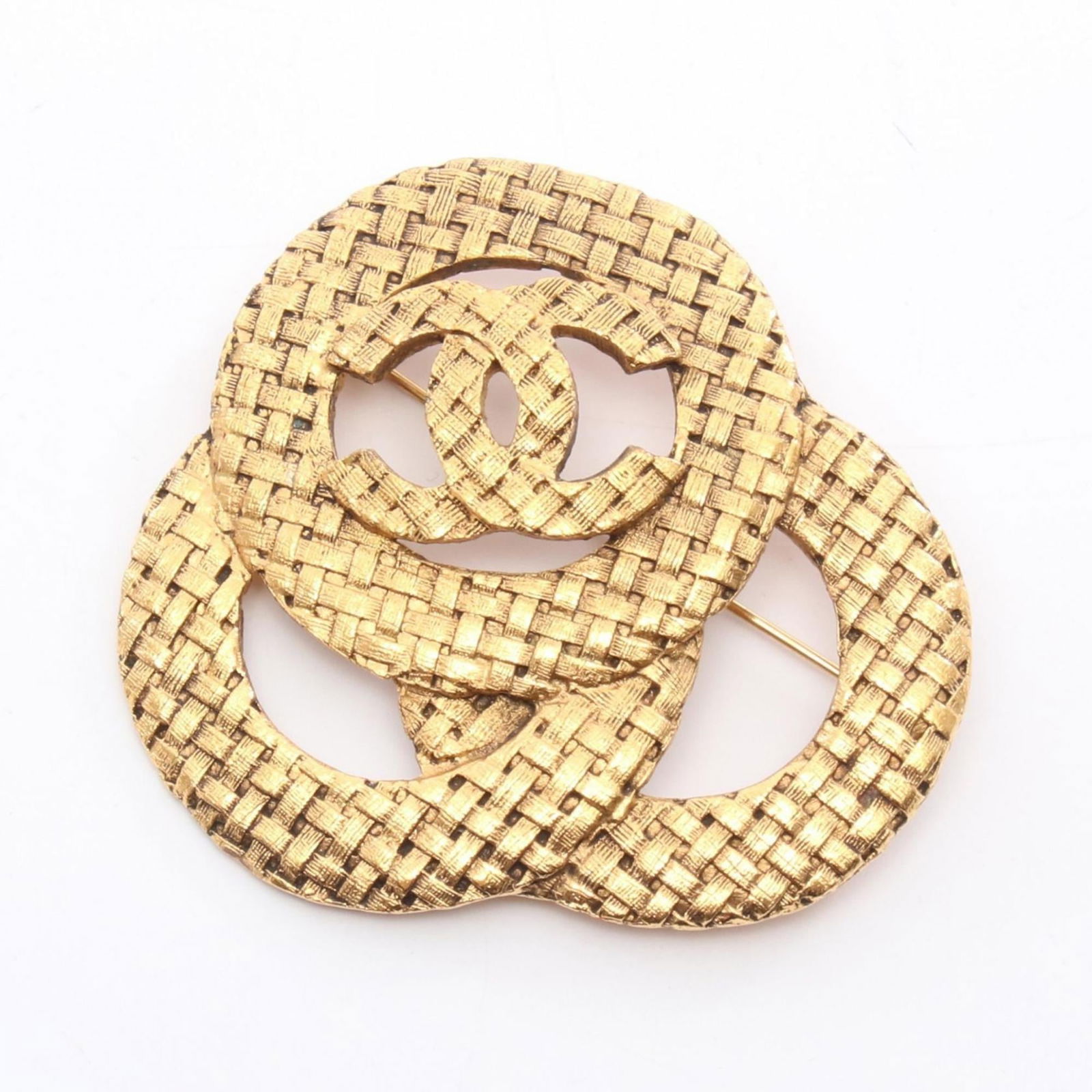 Plating Chanel Brooch Gold: Plating Chanel Brooch Gold This listing features Plating Chanel Brooch Gold. Item specifics are provided below. Item Specifics: Brand: Chanel Type: Brooch Gender: Women Material: Gold Plating Color: