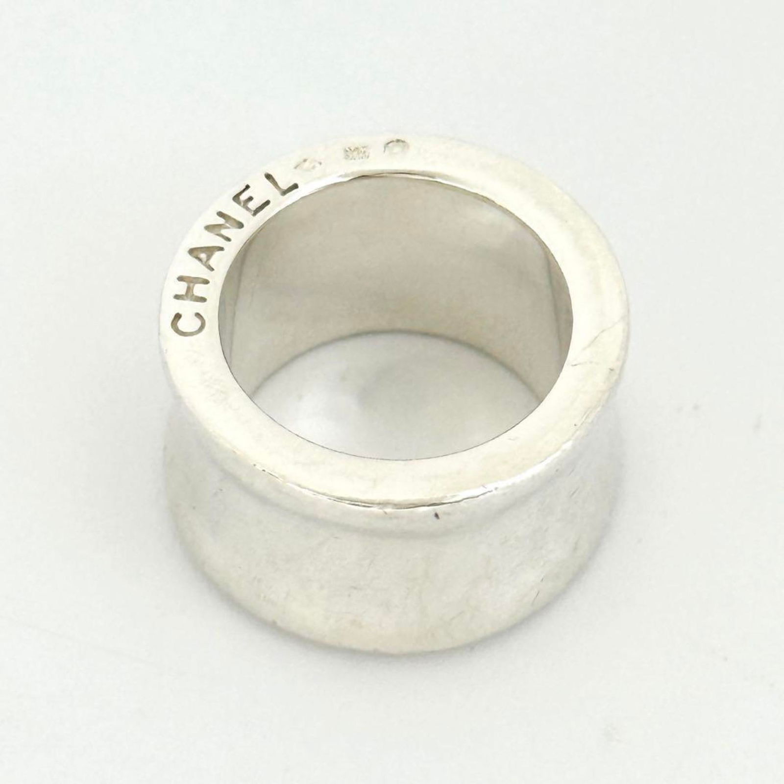 925 Chanel Band Ring Silver: 925 Chanel Band Ring Silver This listing features 925 Chanel Band Ring Silver. Item specifics are provided below. Item Specifics: Brand: Chanel Type: Band Ring Gender: Women Color: Silver Material: Si